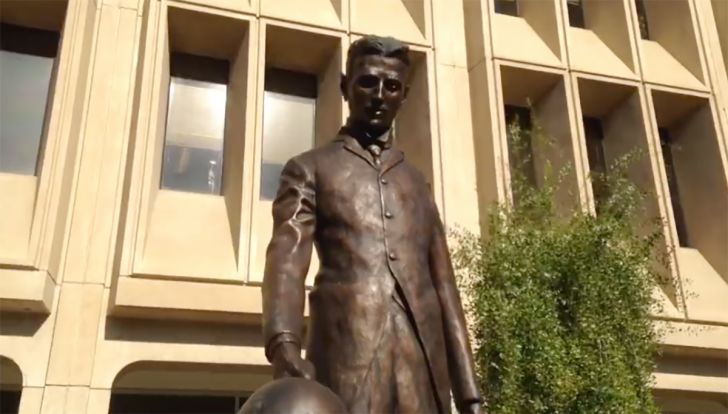 Nikola Tesla statue