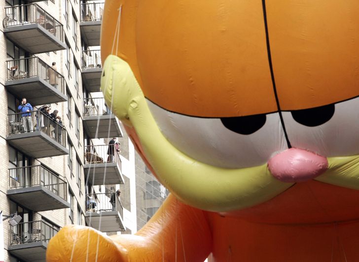 Garfield looming