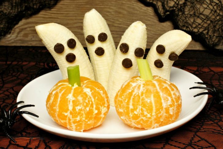 Bananas and chocolate chips are utilized for a spooky snack