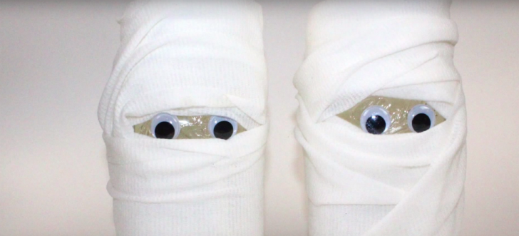 Mugs are wrapped in gauze to represent a mummy motif