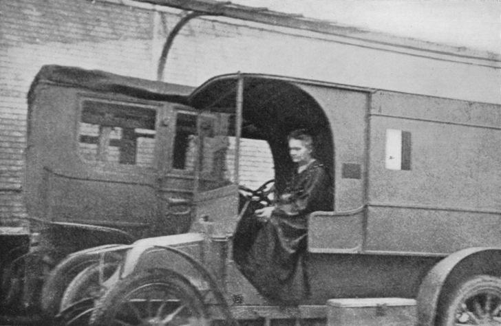Scientist Marie Curie driving a mobile radiological unit. Scientist Marie Curie driving a mobile radiological unit.