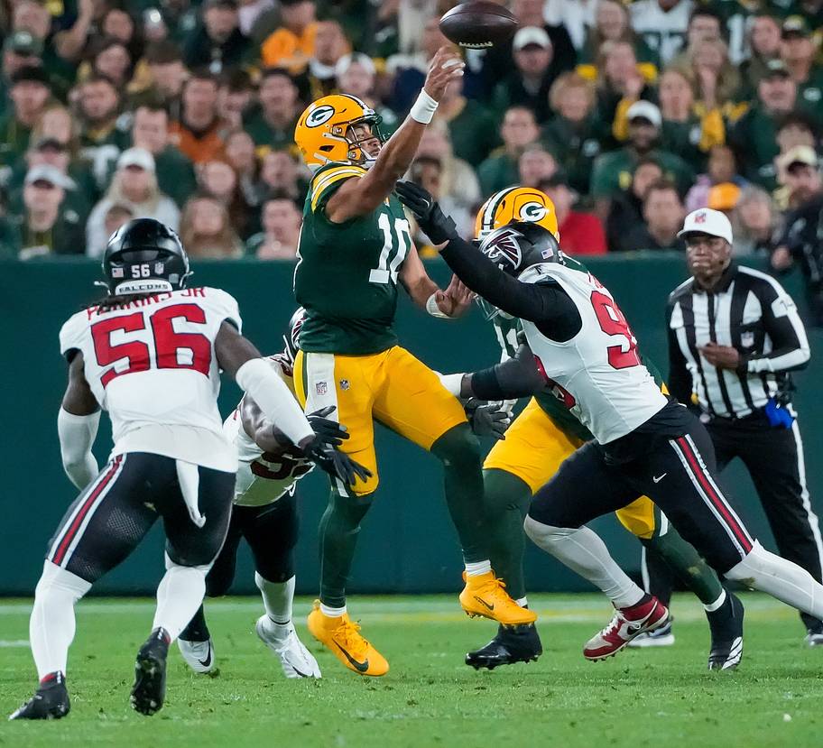 Jordan Love throws a pass under pressure