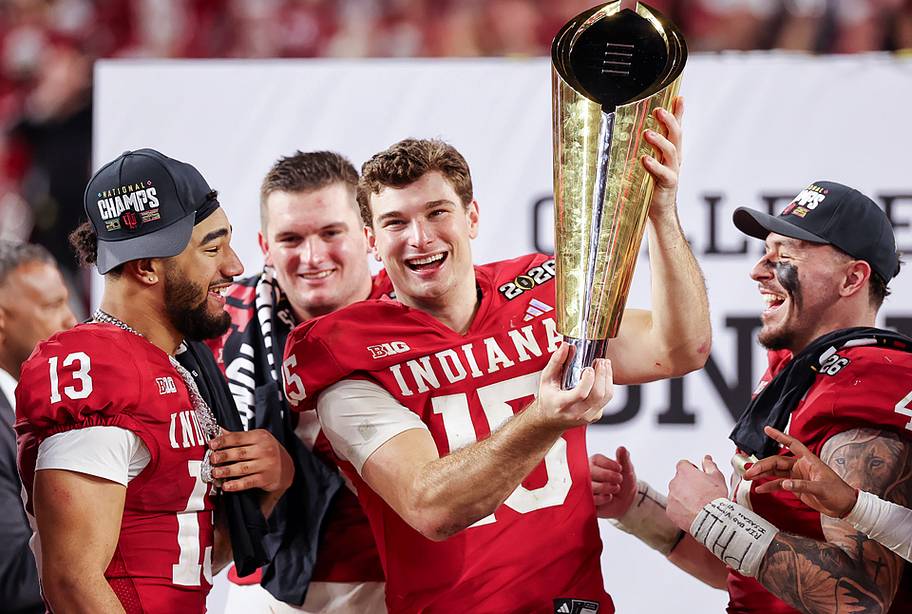 Fernando Mendoza lifts the CFP title trophy. 