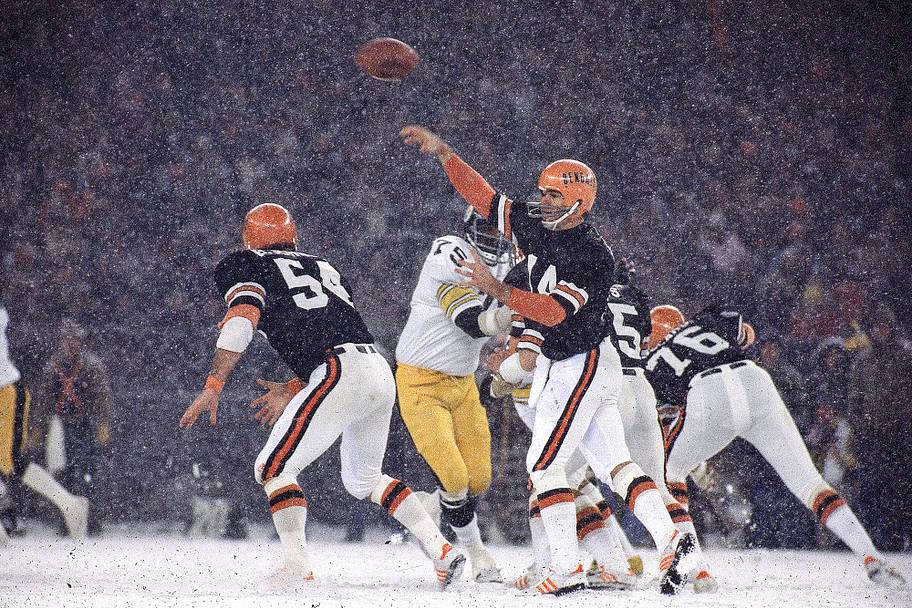 Ken Anderson throws a ball in the snow against Pittsburgh