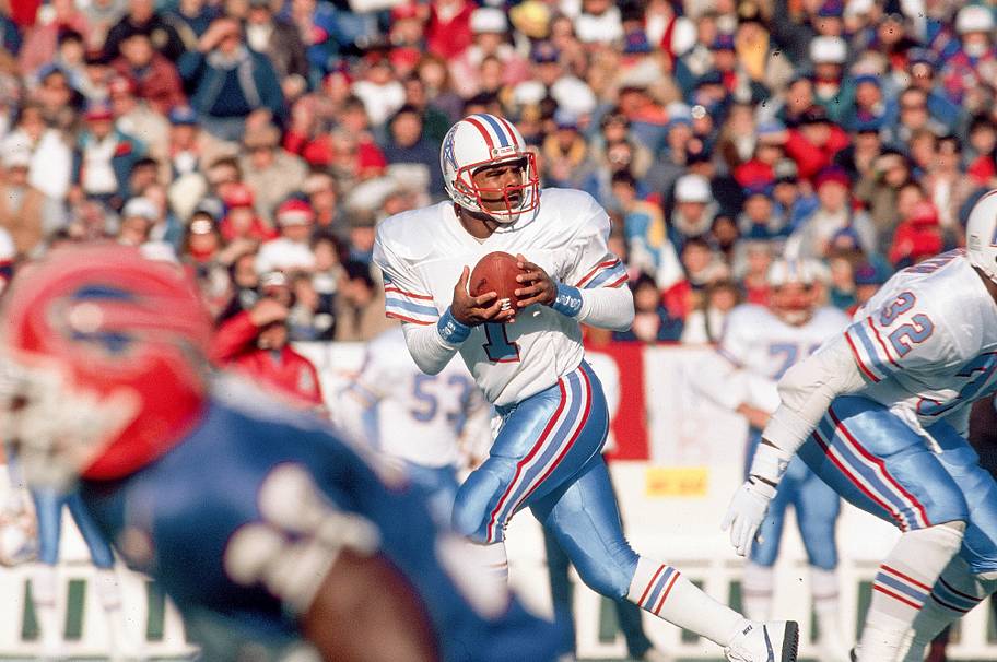 Warren Moon drops back to throw a pass for the Titans.