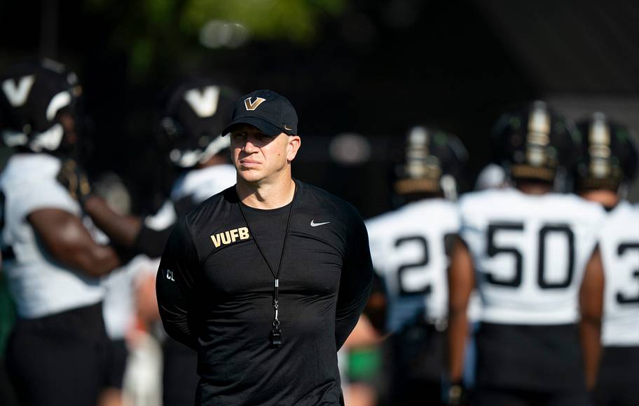 Clark Lea at a Vanderbilt practice.