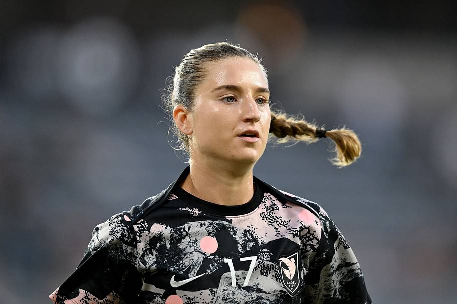 Ally Sentnor warms up prior to the NWSL match against Seattle Reign FC at BMO Stadium. 