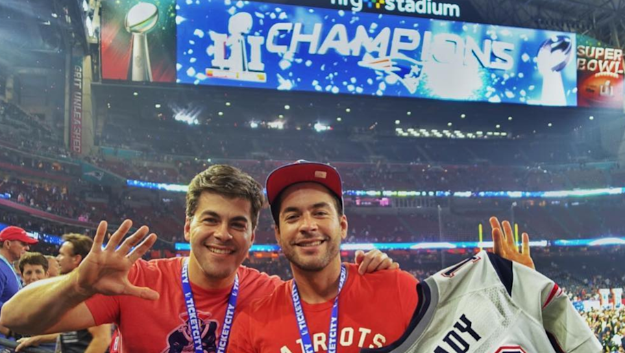 guy stealing tom brady jersey guy stealing tom brady jersey