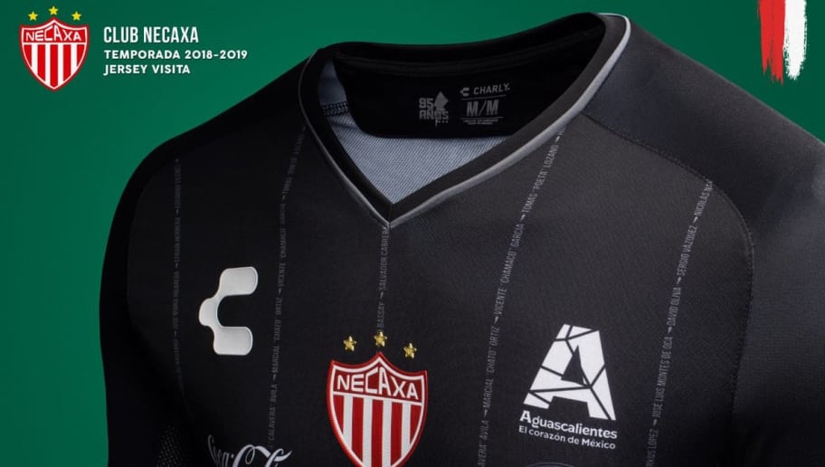 FABULOSO  El detalle del jersey del Necaxa con sus 