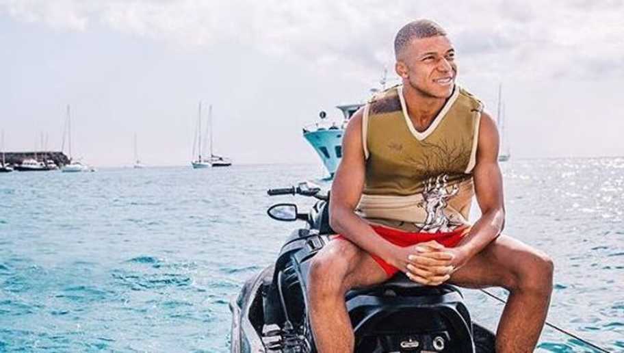 SEXY : L'été hot de Kylian Mbappé à Ibiza | 90min