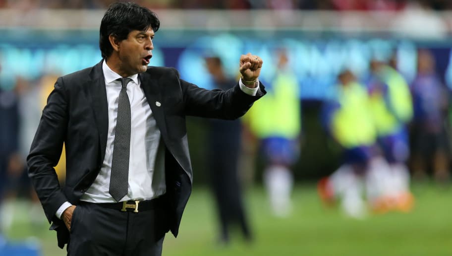 Cardozo cree que el Chivas - Cruz Azul no se debió jugar por las condiciones de la cancha
