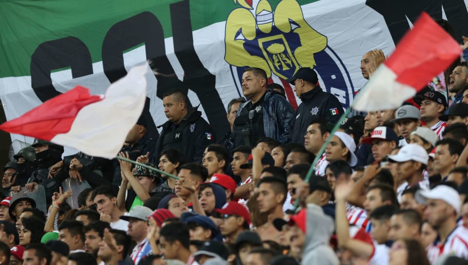 La directiva de Chivas se solidariza con la afición e intentan frenar el 'paro' en el Rebaño