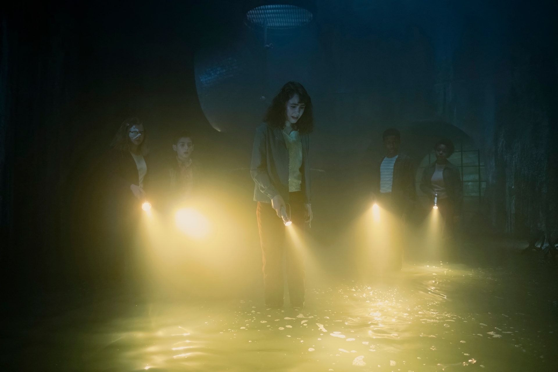 Matilda Lawler, Arian S. Cartaya, Clara Stack, Blake Cameron James, and Amanda Christine in IT: Welcome to Derry.