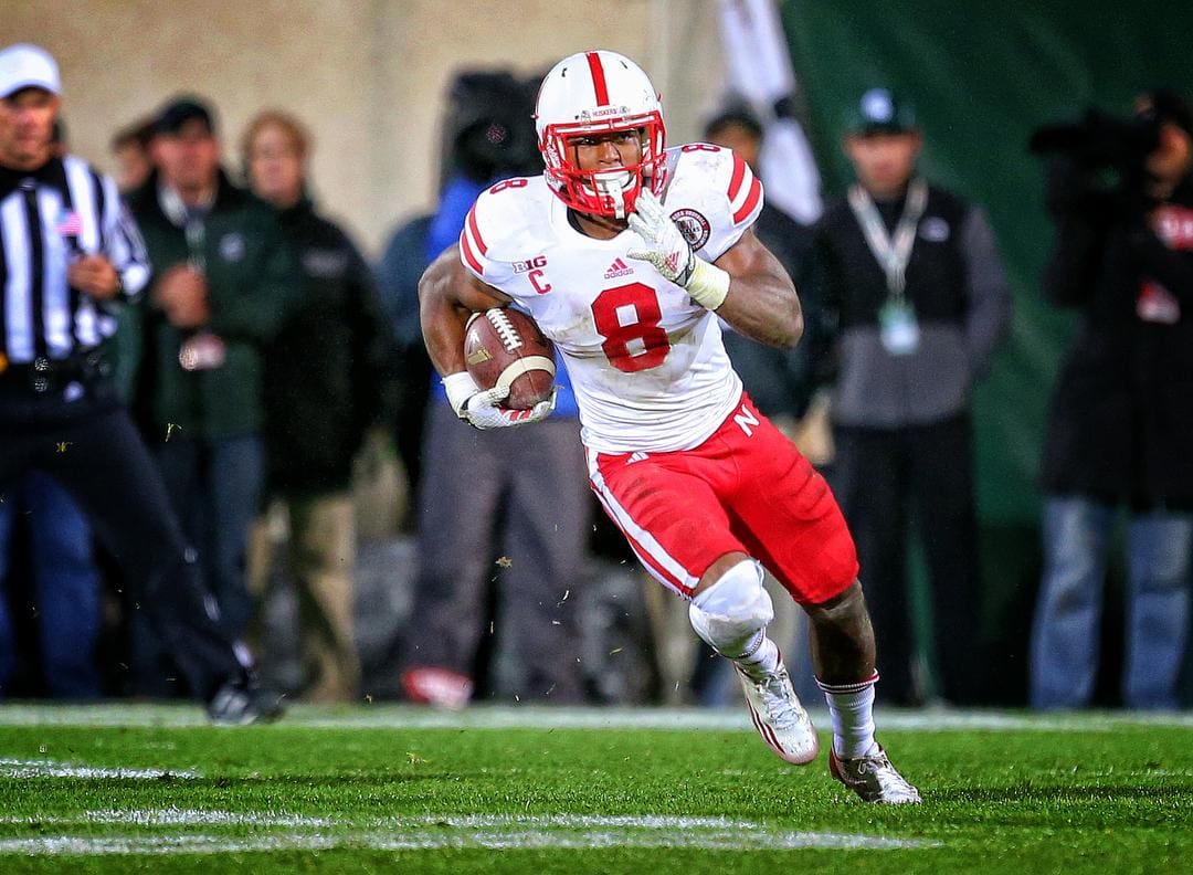 Nebraska Cornhuskers running back Ameer Abdullah (8) runs with the ball against the Michigan State Spartans.