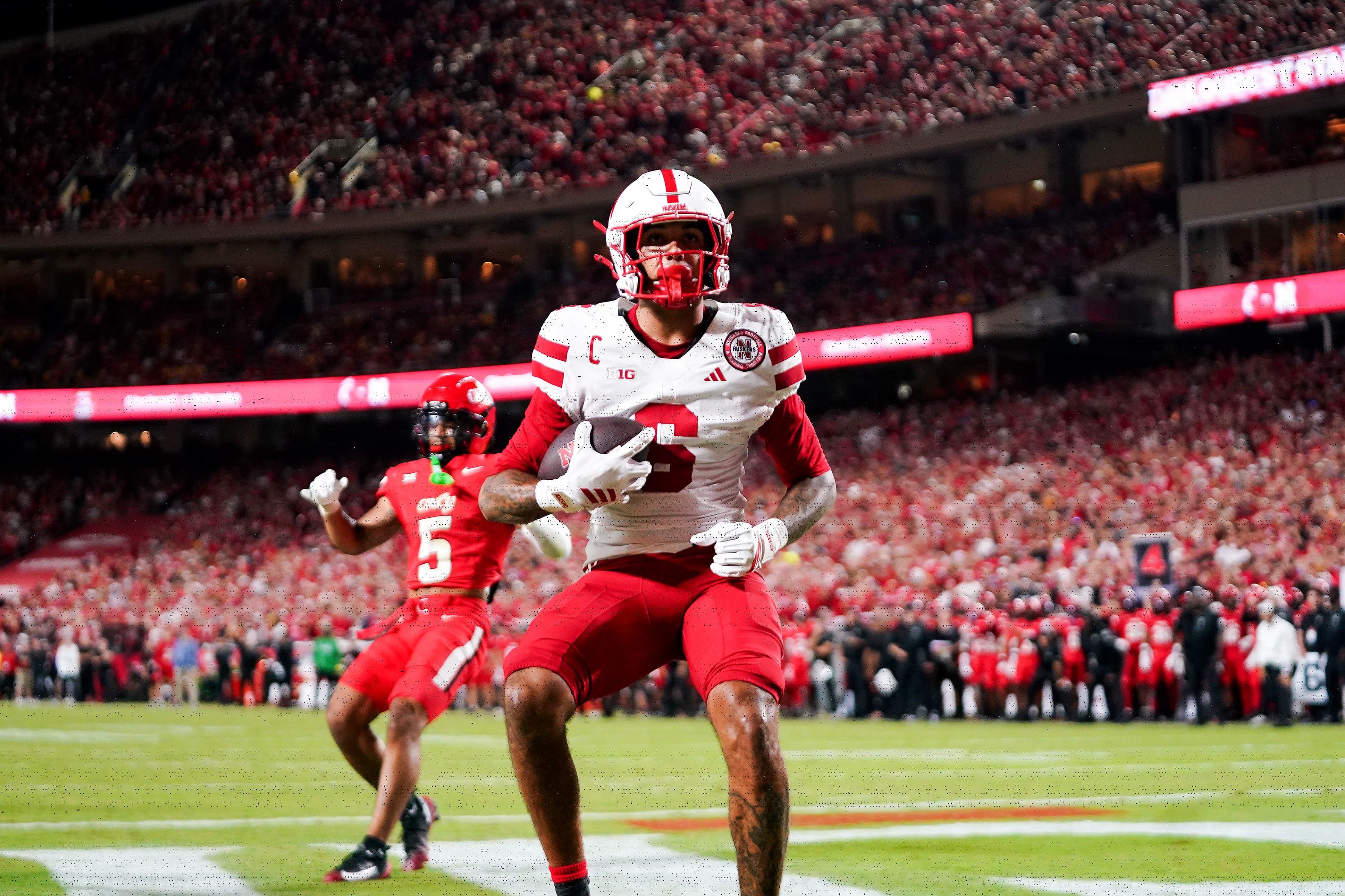 Nebraska wide receiver Dane Key scores touchdown in fourth quarter to put the Huskers ahead of Cincinnati, 20-10.