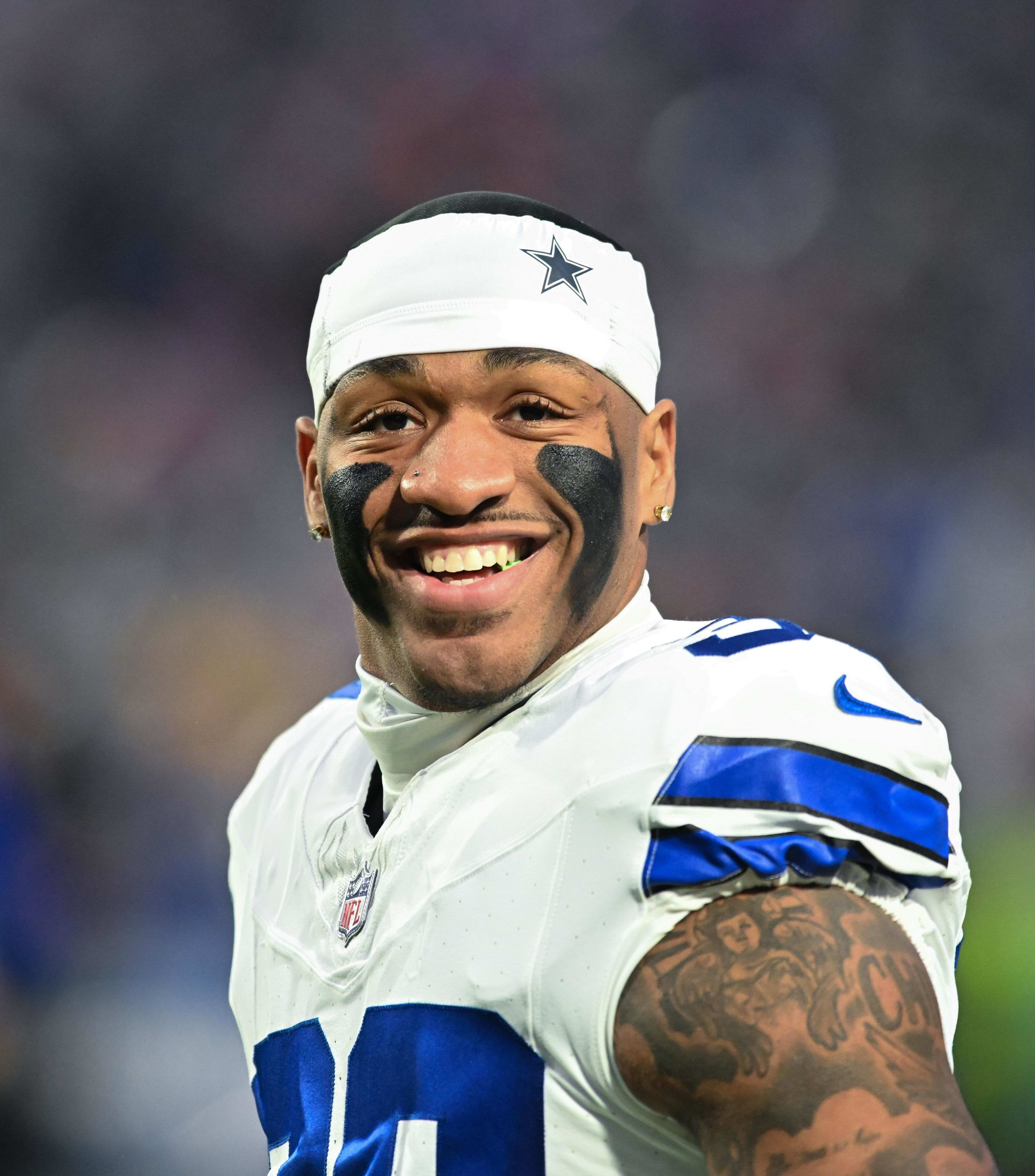 Dallas' cowboys safety, Juanyeh Thomas, warms up before a match against the Buffalo Bills at the Highmark stadium. 
