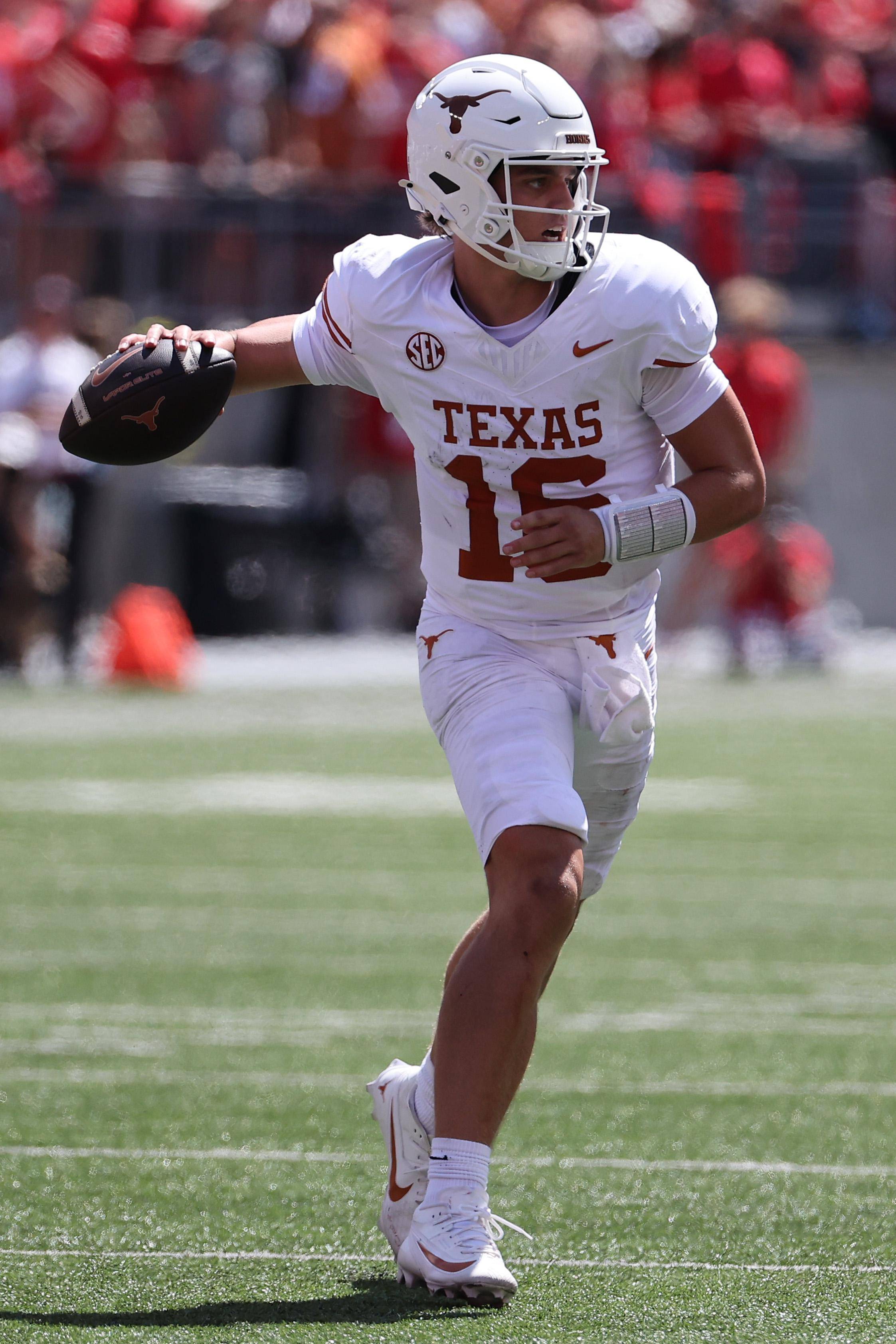 Texas Longhorns quarterback Arch Manning drops back to pass against the Ohio State Buckeyes