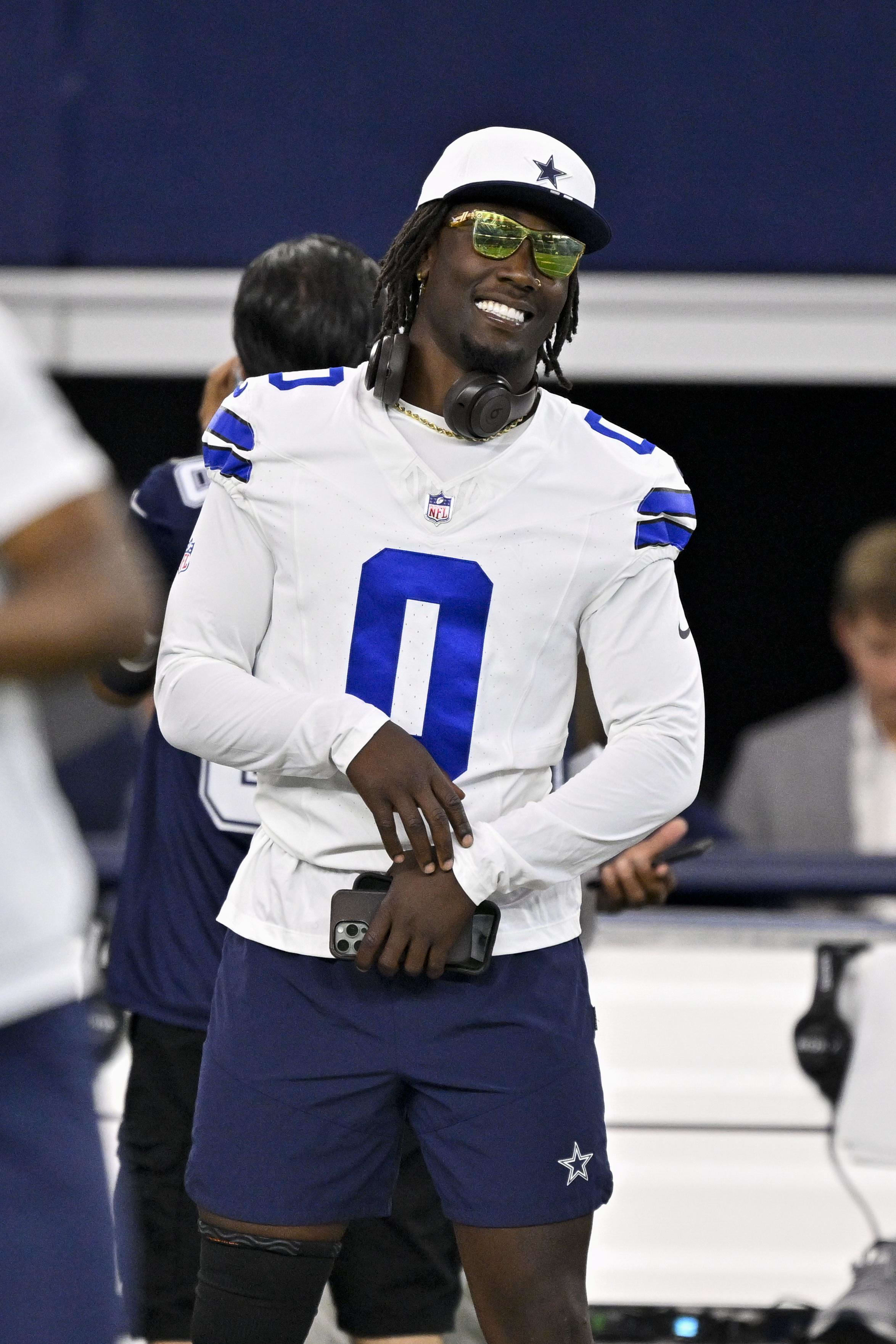 Dallas Cowboys linebacker DeMarvion Overshown