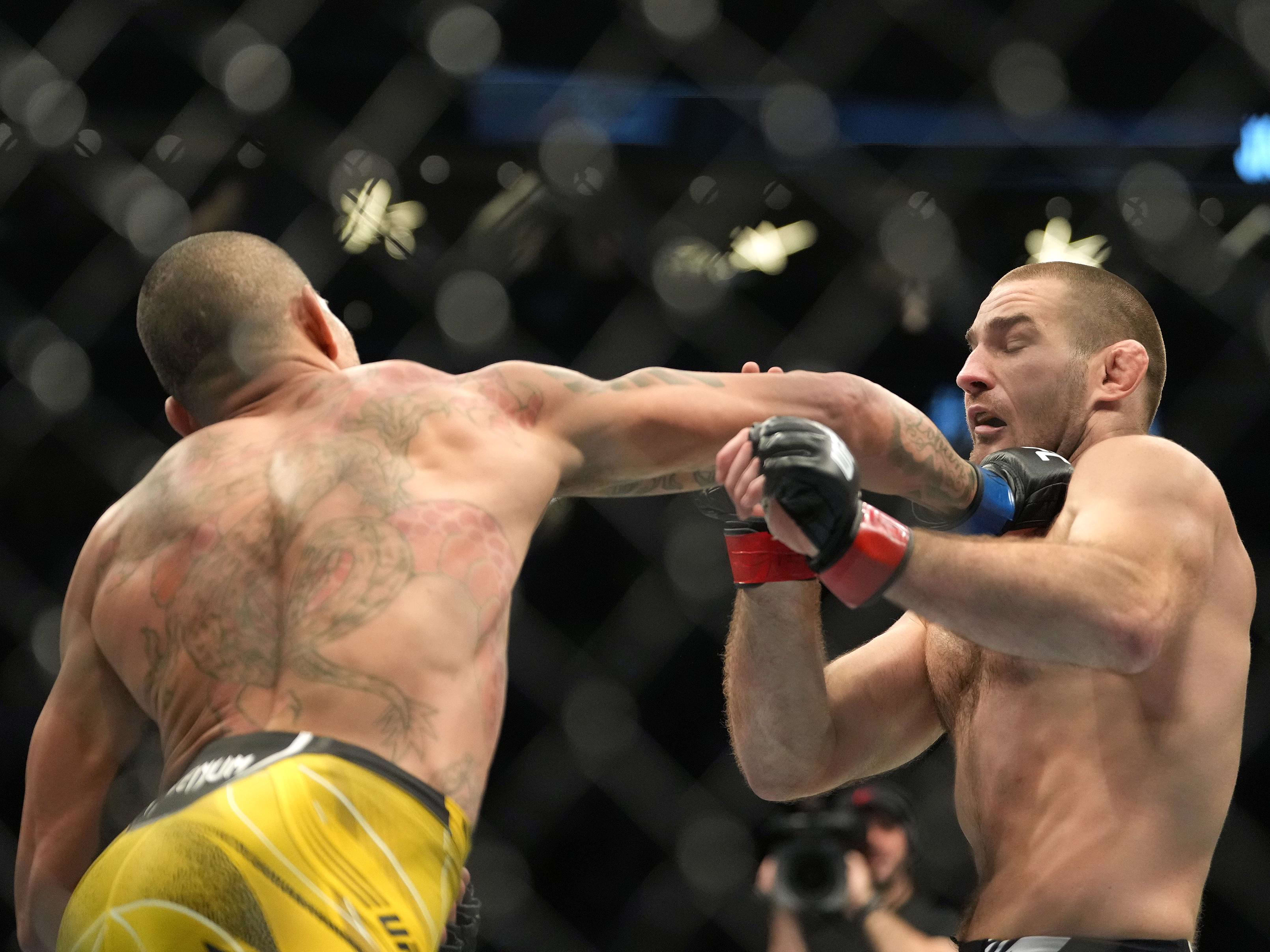 Dricus du Plessis reacts to Alex Pereira cornering Sean Strickland at UFC  312