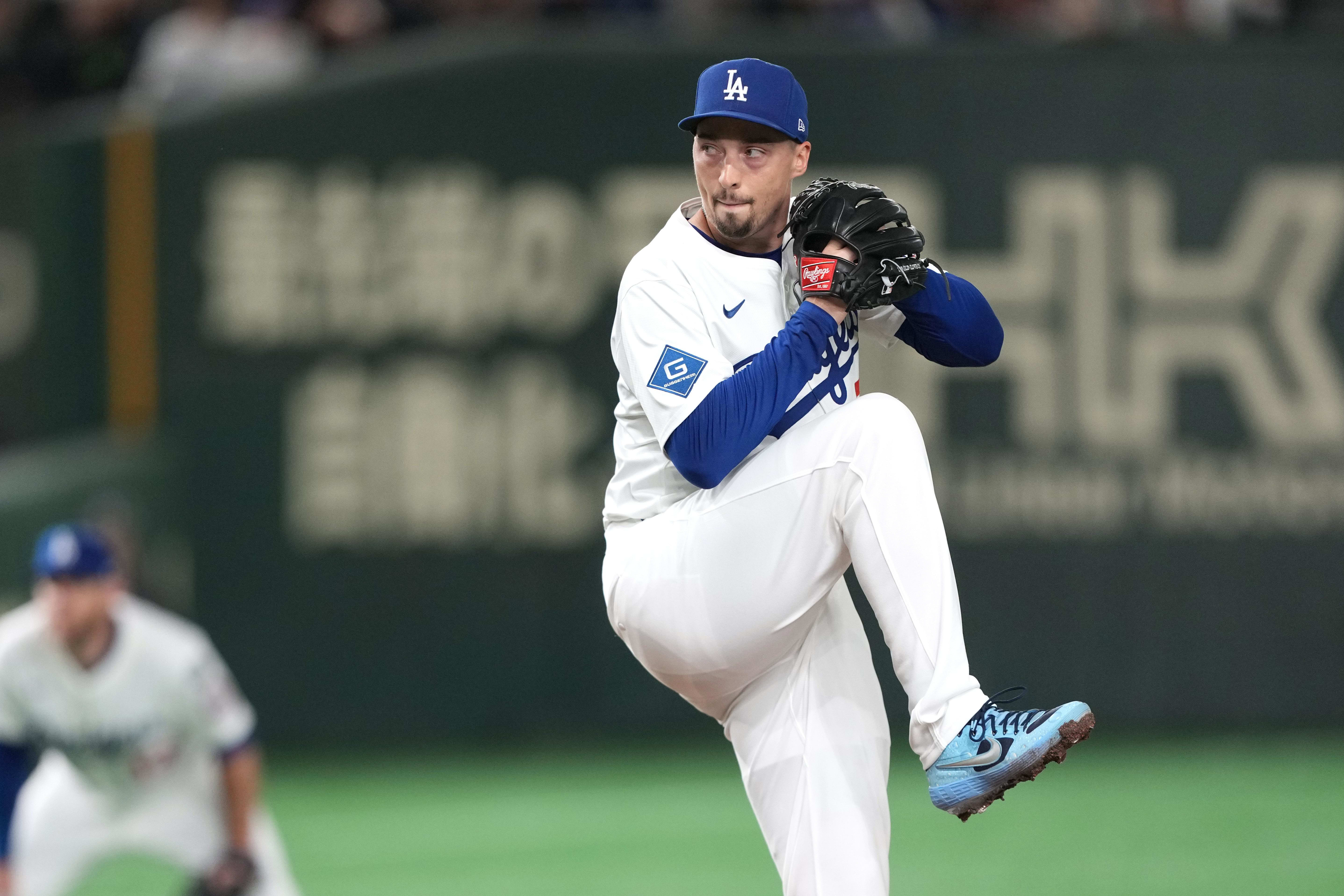 Los Angeles Dodgers starting pitcher Blake Snell (7) throws a pitch against the Hanshin Tigers