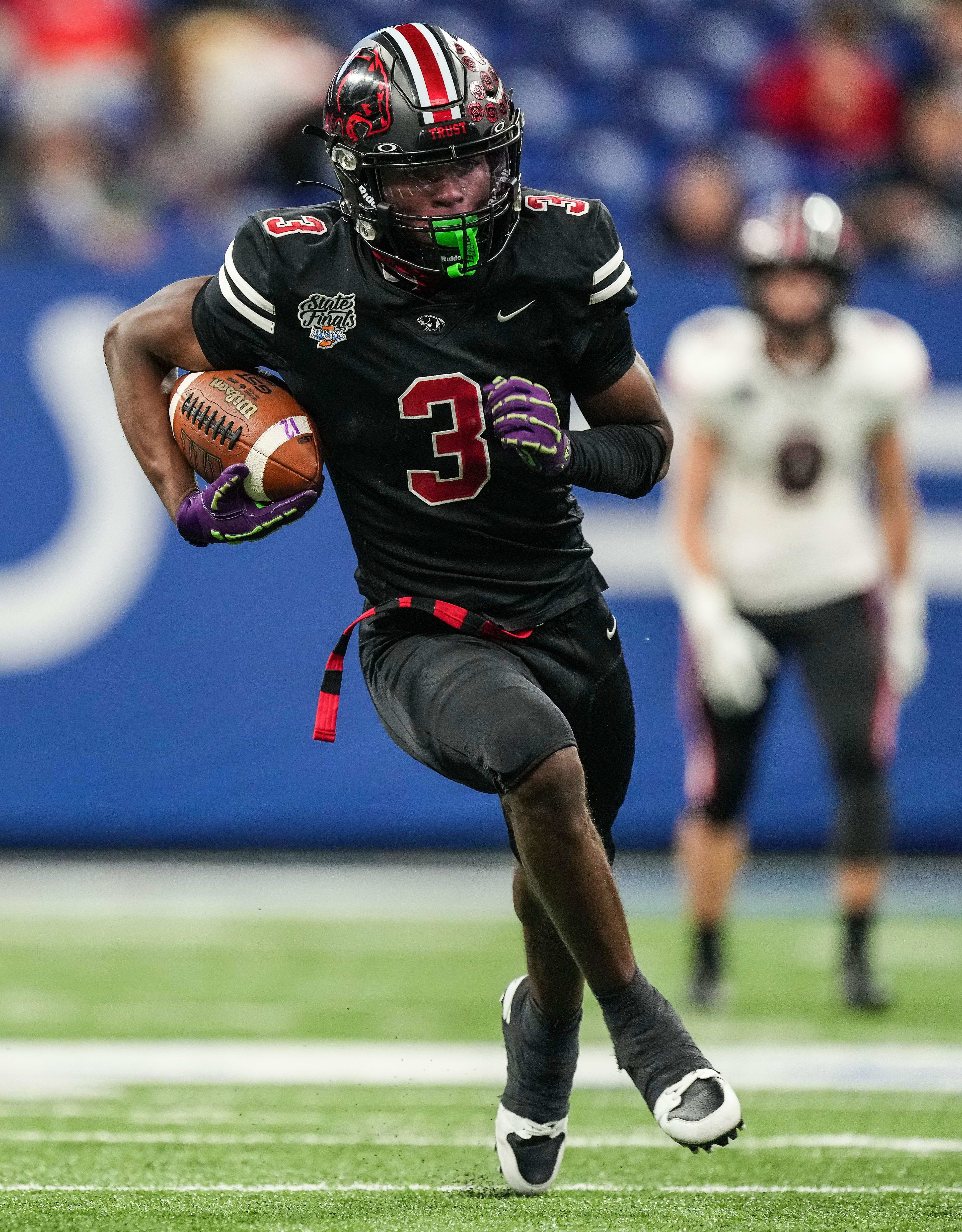 NorthWood Panthers NiTareon Tuggle rushes up the field for a touchdown in the IHSAA Class 4A state championship game.