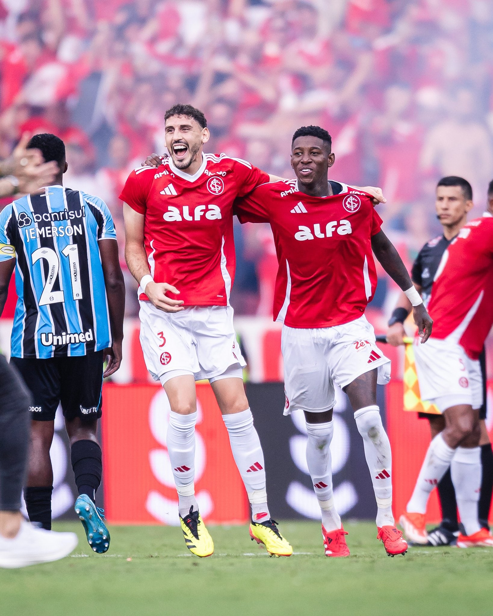 Vitão, zagueiro do Inter
