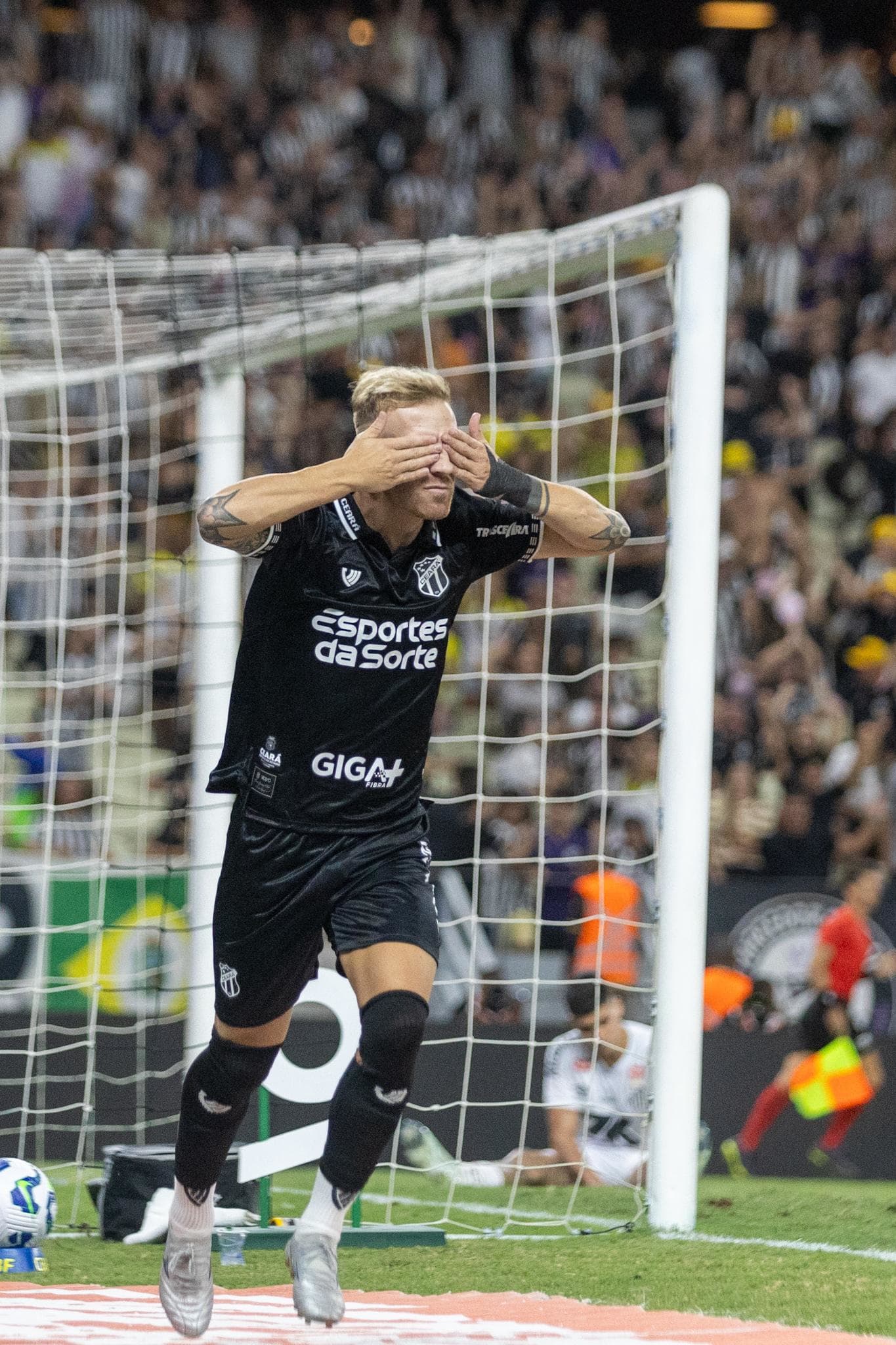 Pedro Henrique faz gol em vitória do Ceará sobre o Santos por 2 a 0