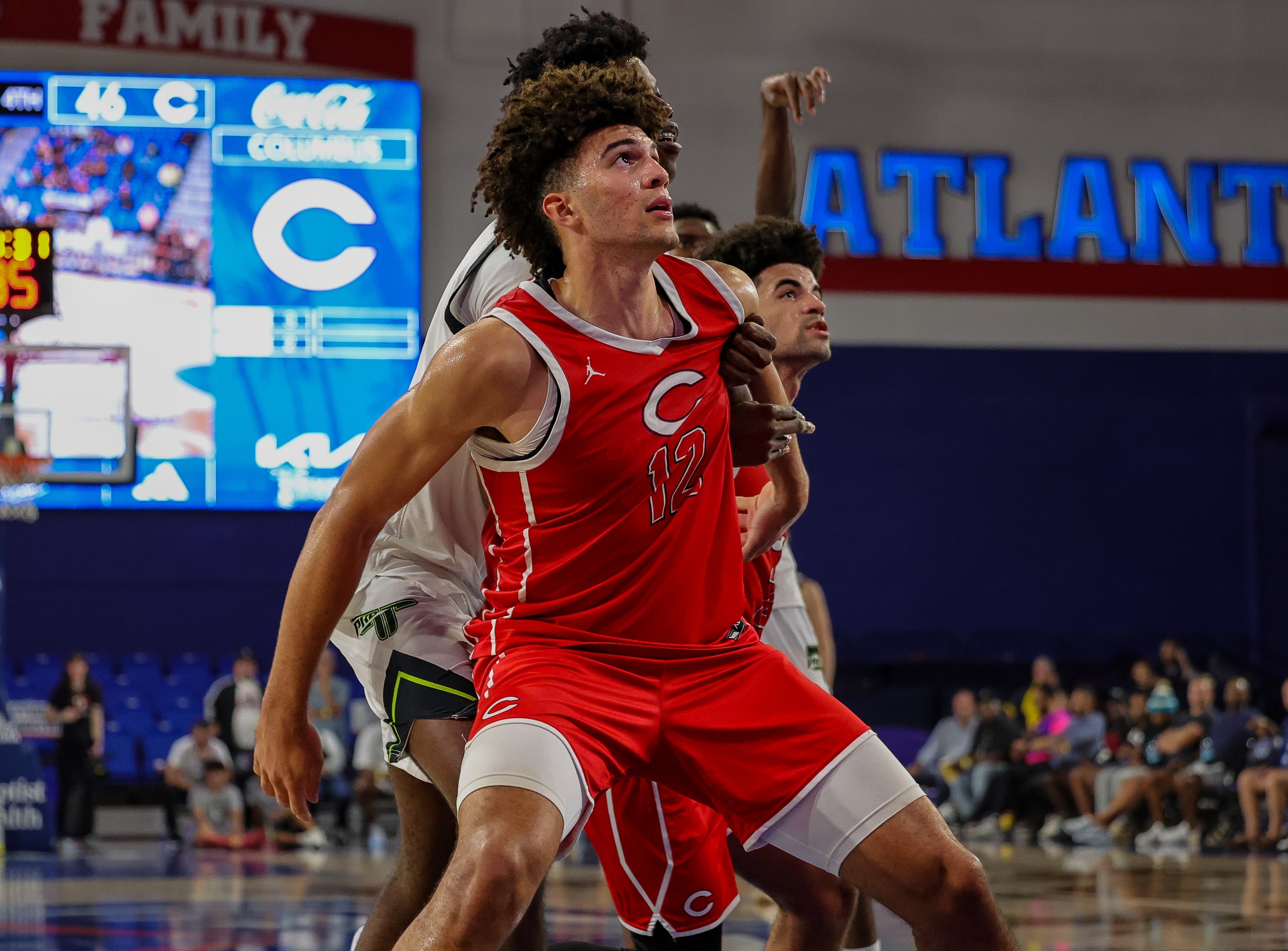 Cameron Boozer leads the top-ranked high school basketball team in the nation, the Columbus Explorers (Florida).