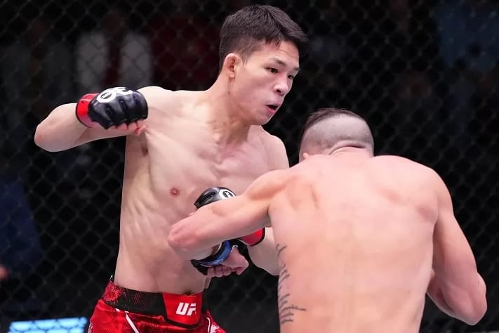 Hyun Sung Park during his fight with Shannon Ross. 