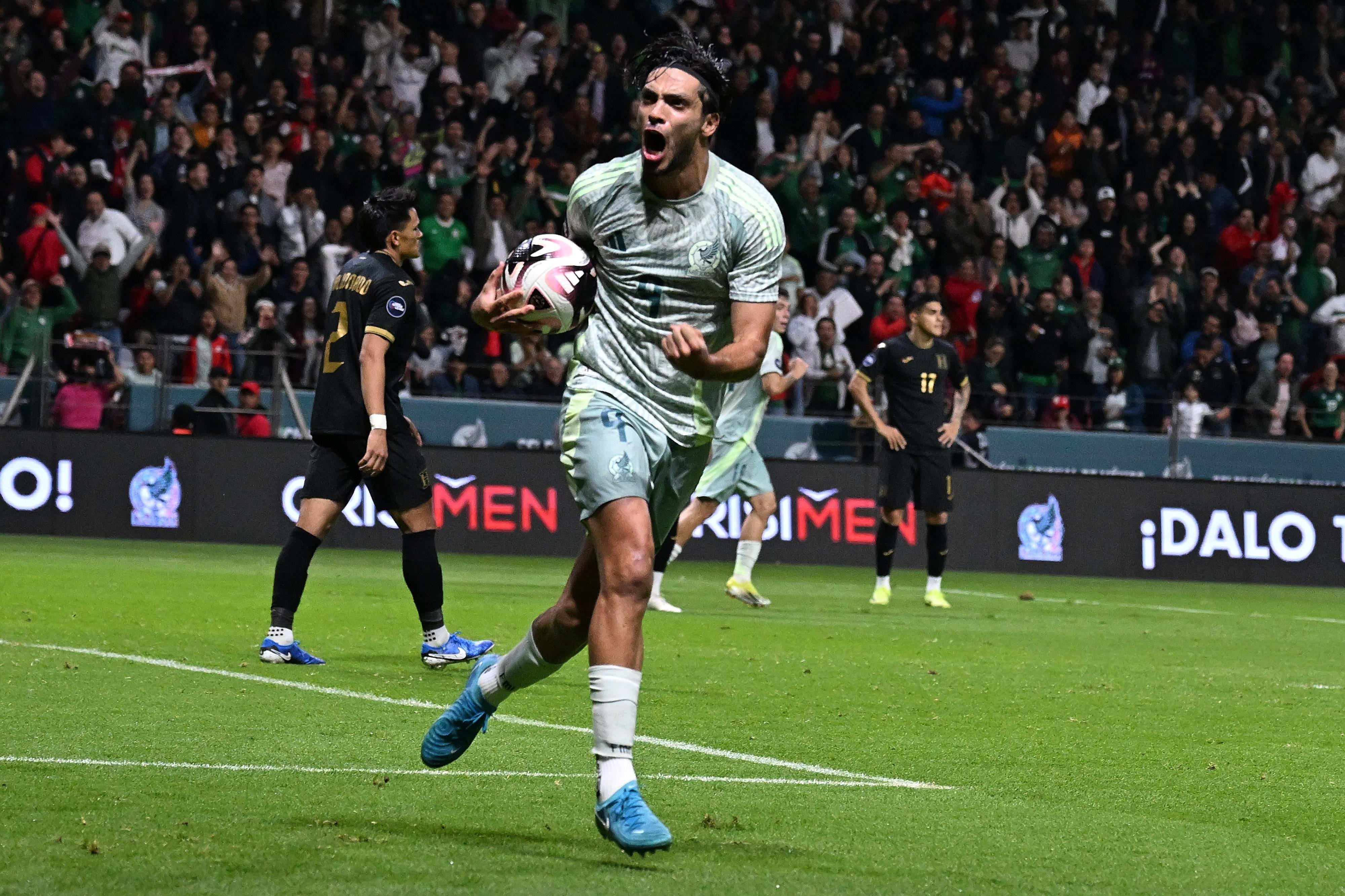 Raúl Jiménez abrió el marcador en Toluca para la remontada de México ante Honduras