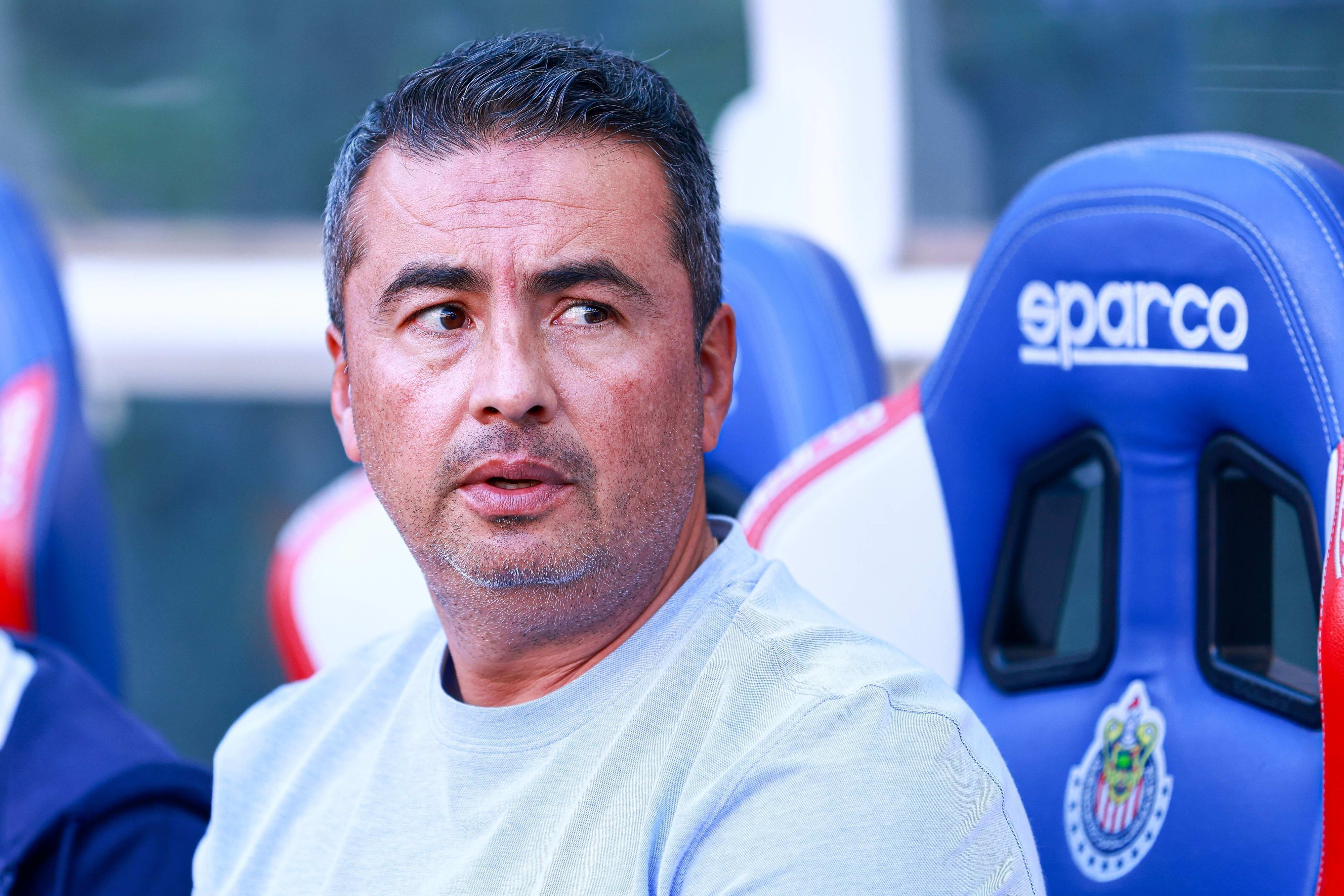 Arturo Ortega enfrentará la liguilla como técnico interino de Chivas