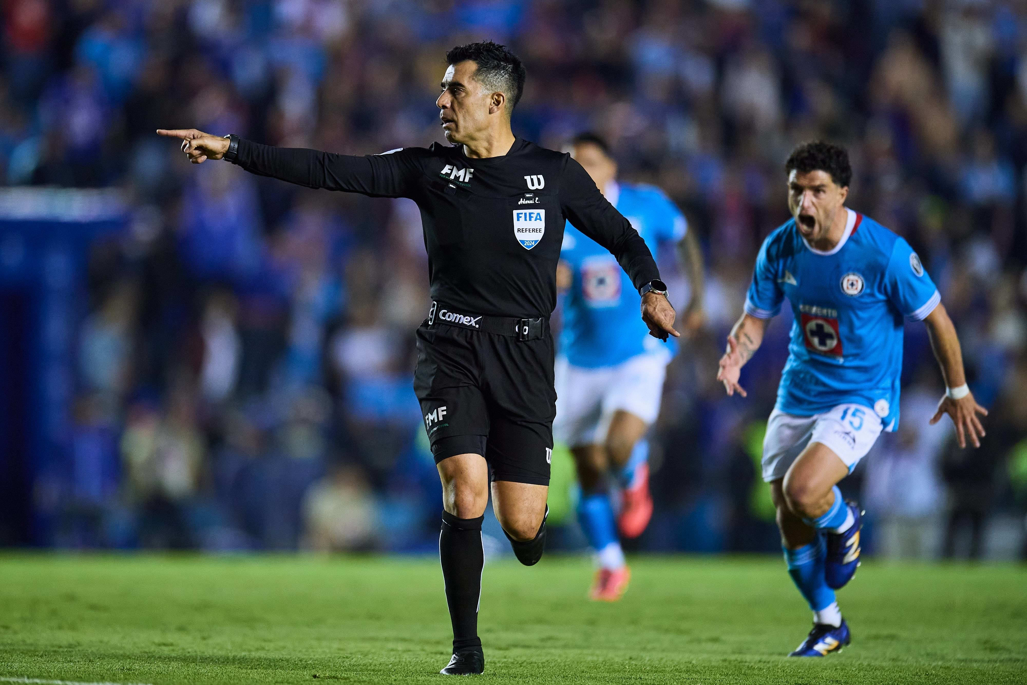 Adonai Escobedo sancionó un penal en el último minuto que le dio el pase al América