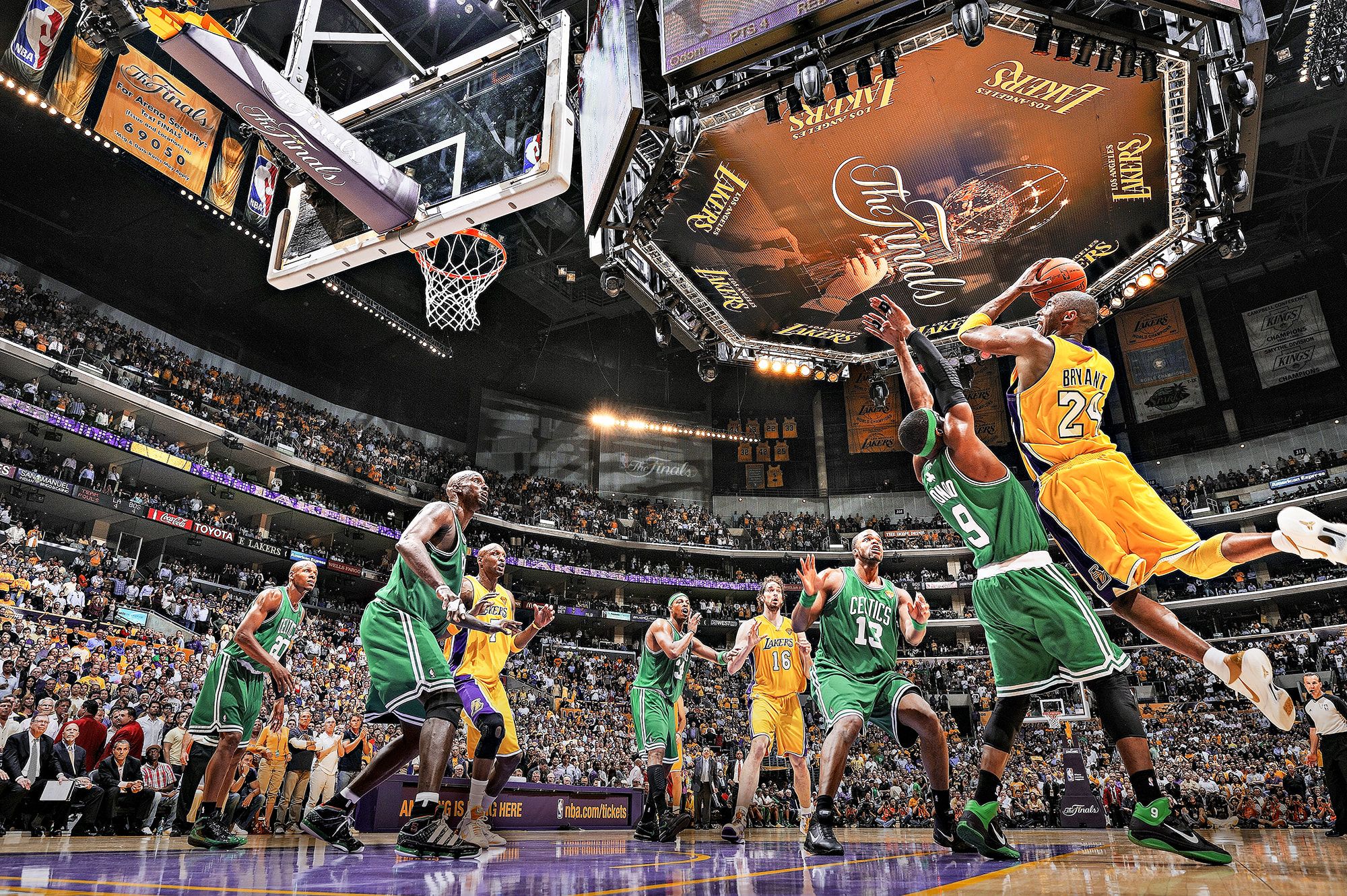 Los Angeles Lakers guard Kobe Bryant