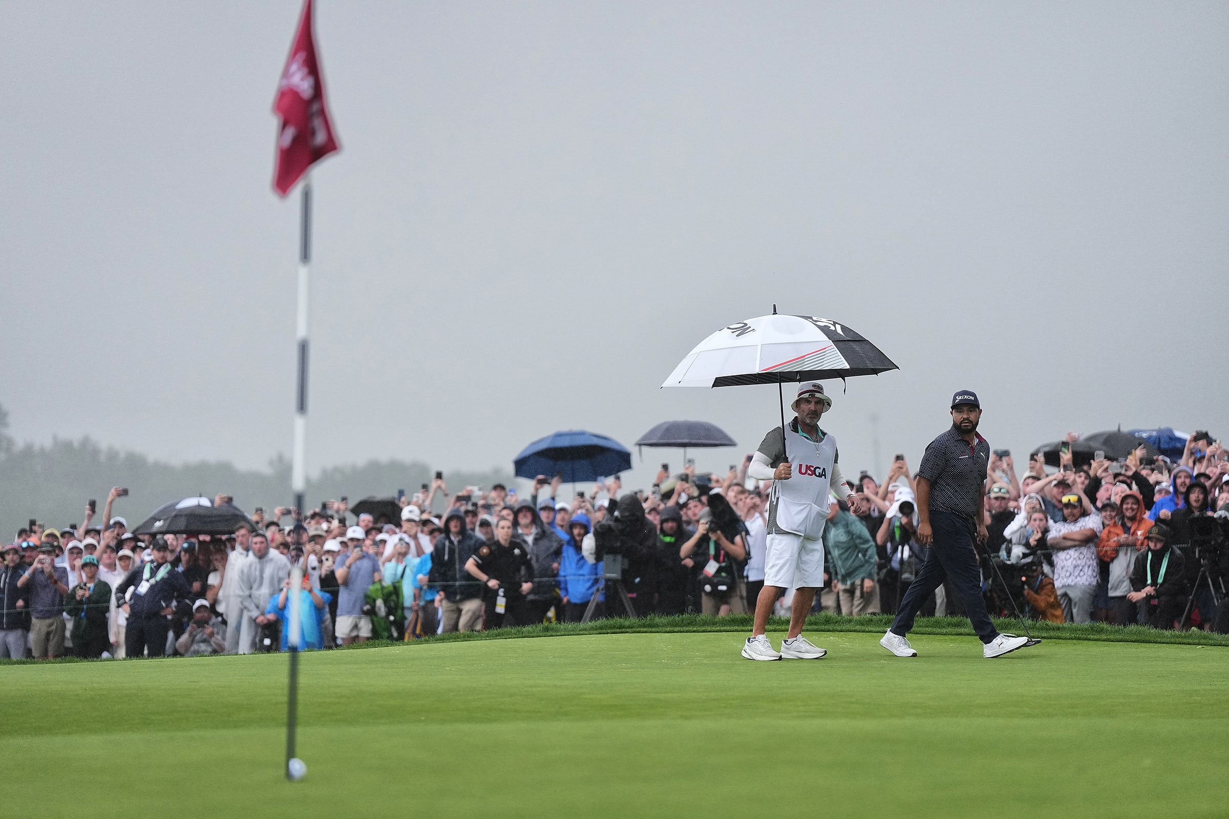 J.J. Spaun sinks a 64-foot putt to win the 2025 U.S. Open.