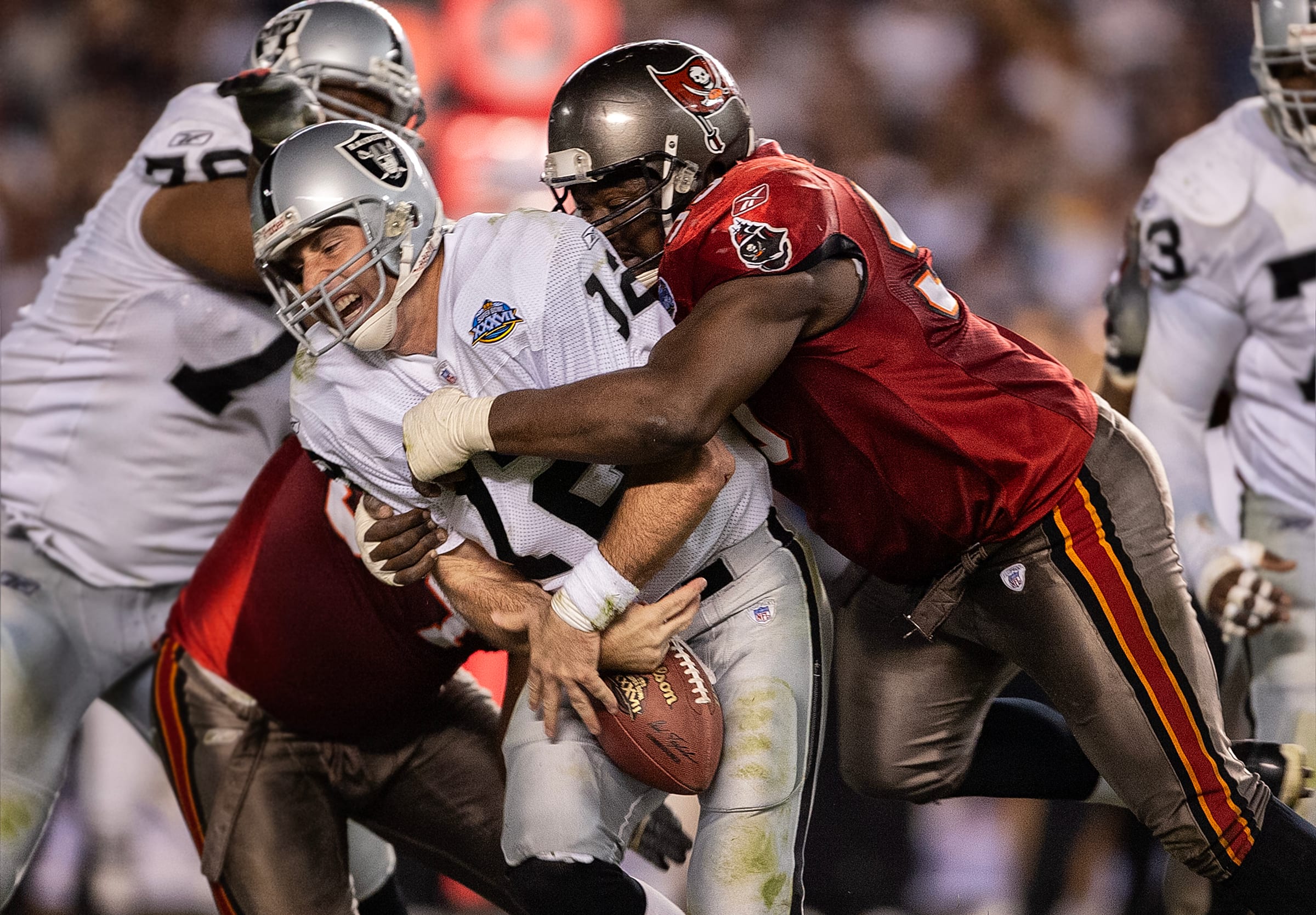Warren Sapp sacks Rich Gannon in Super Bowl XXXVII