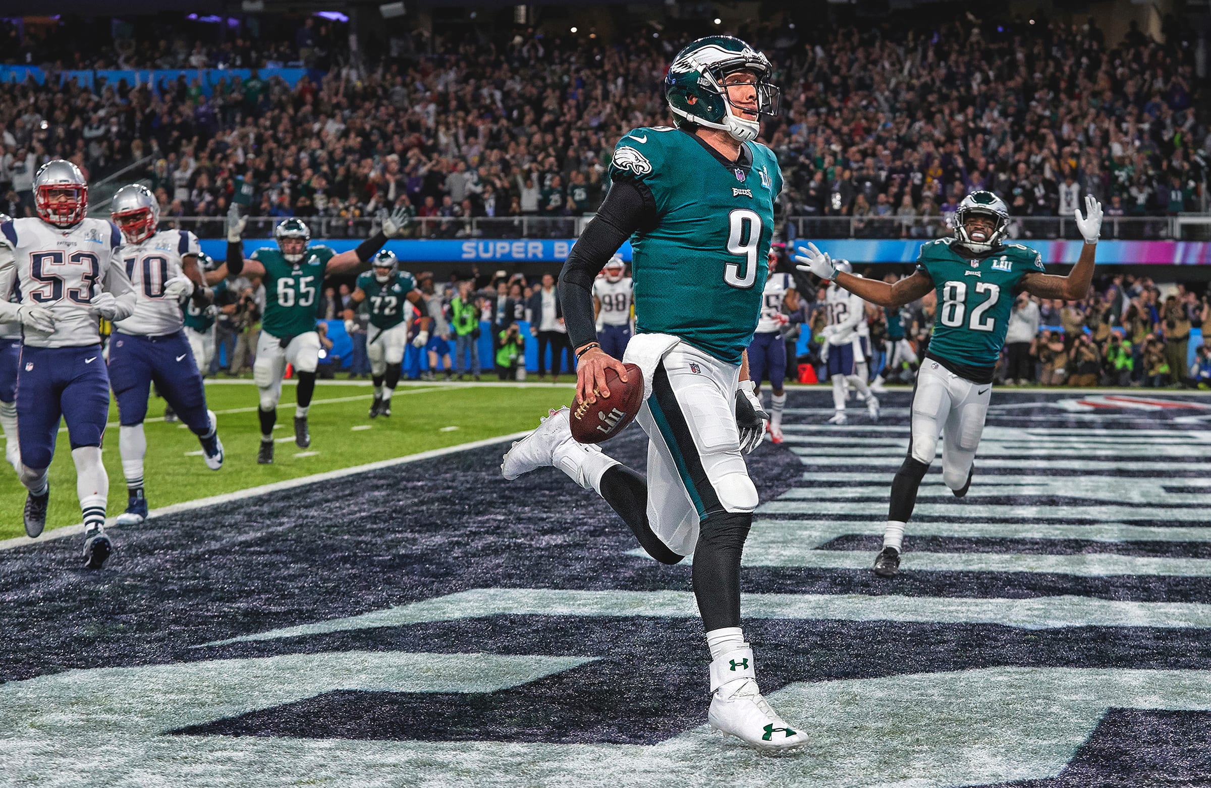 Nick Foles catches the Philly Special in Super Bowl LII