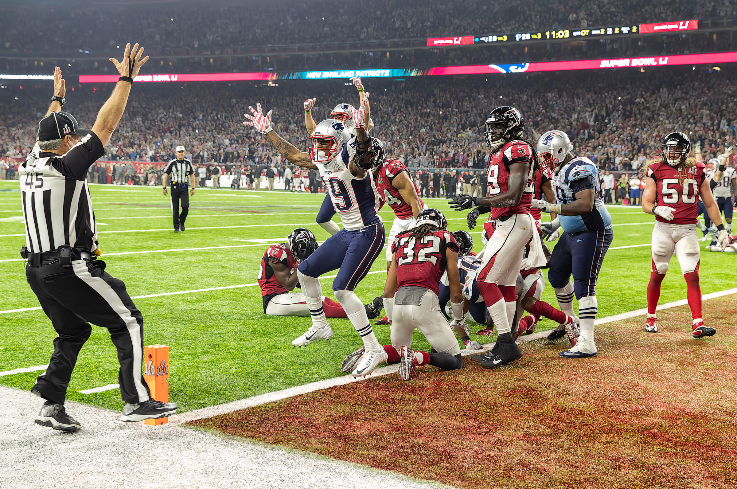 The Patriots score a touchdown to win Super Bowl LI