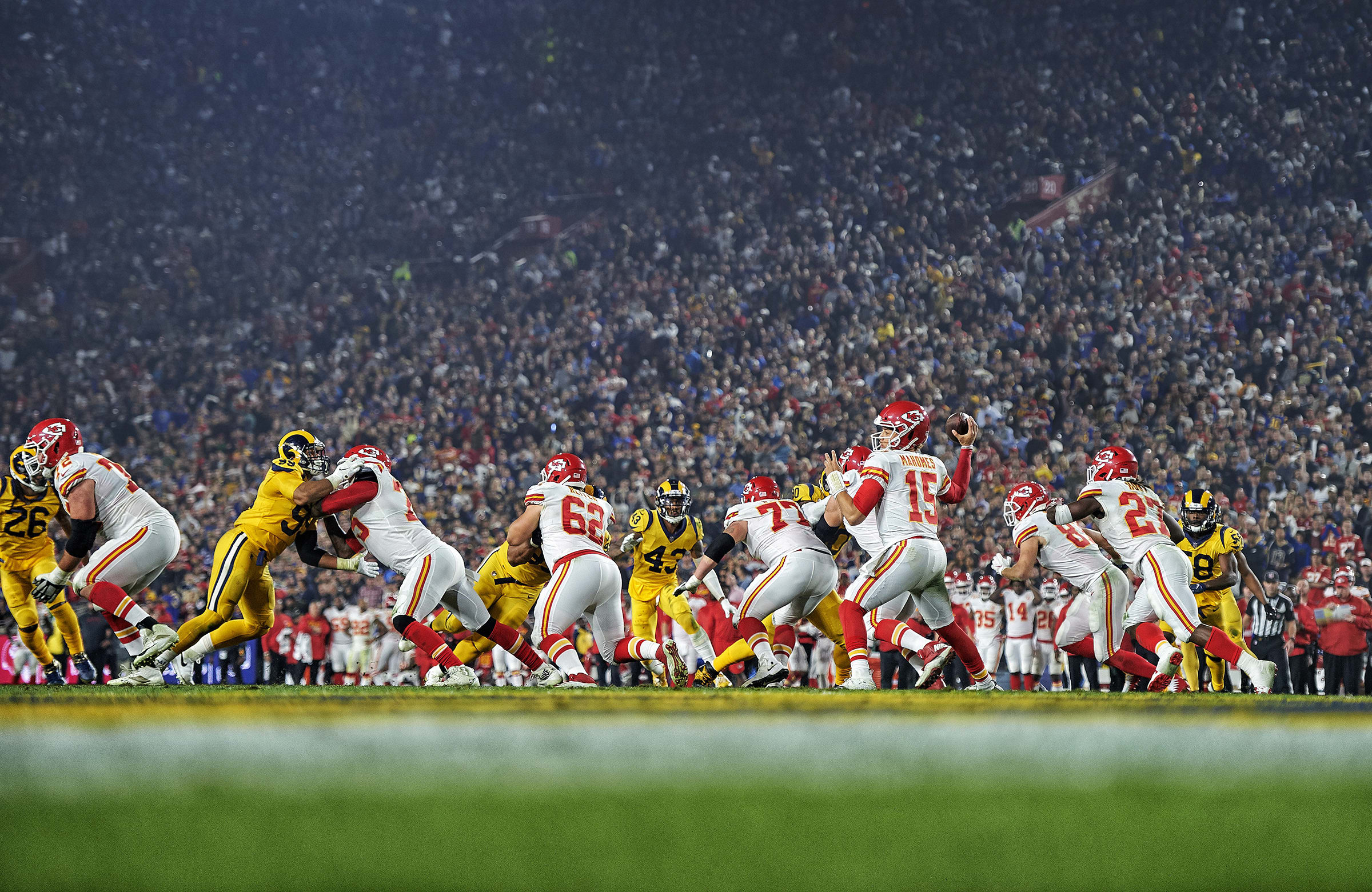 Patrick Mahomes throws a pass against the Rams in a game the Chiefs lost 54–51