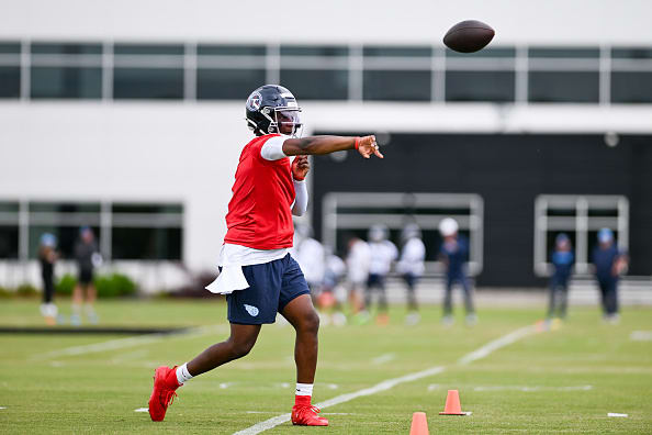 Mariscal de campo novato con los Titans