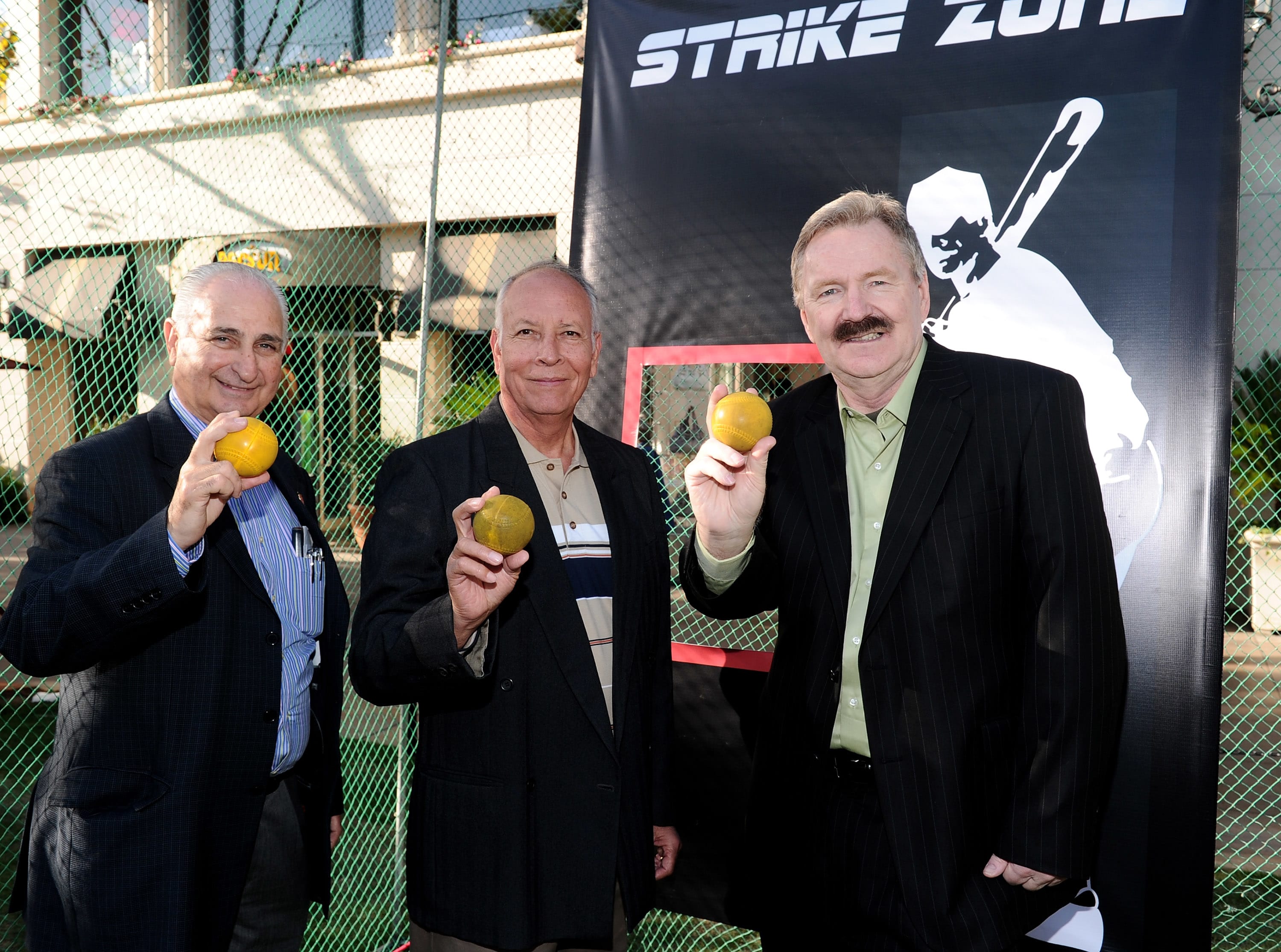 José Maiz, Ángel Macías y Lewis Riley, exjugadores de la Serie Mundial de Ligas Pequeñas.