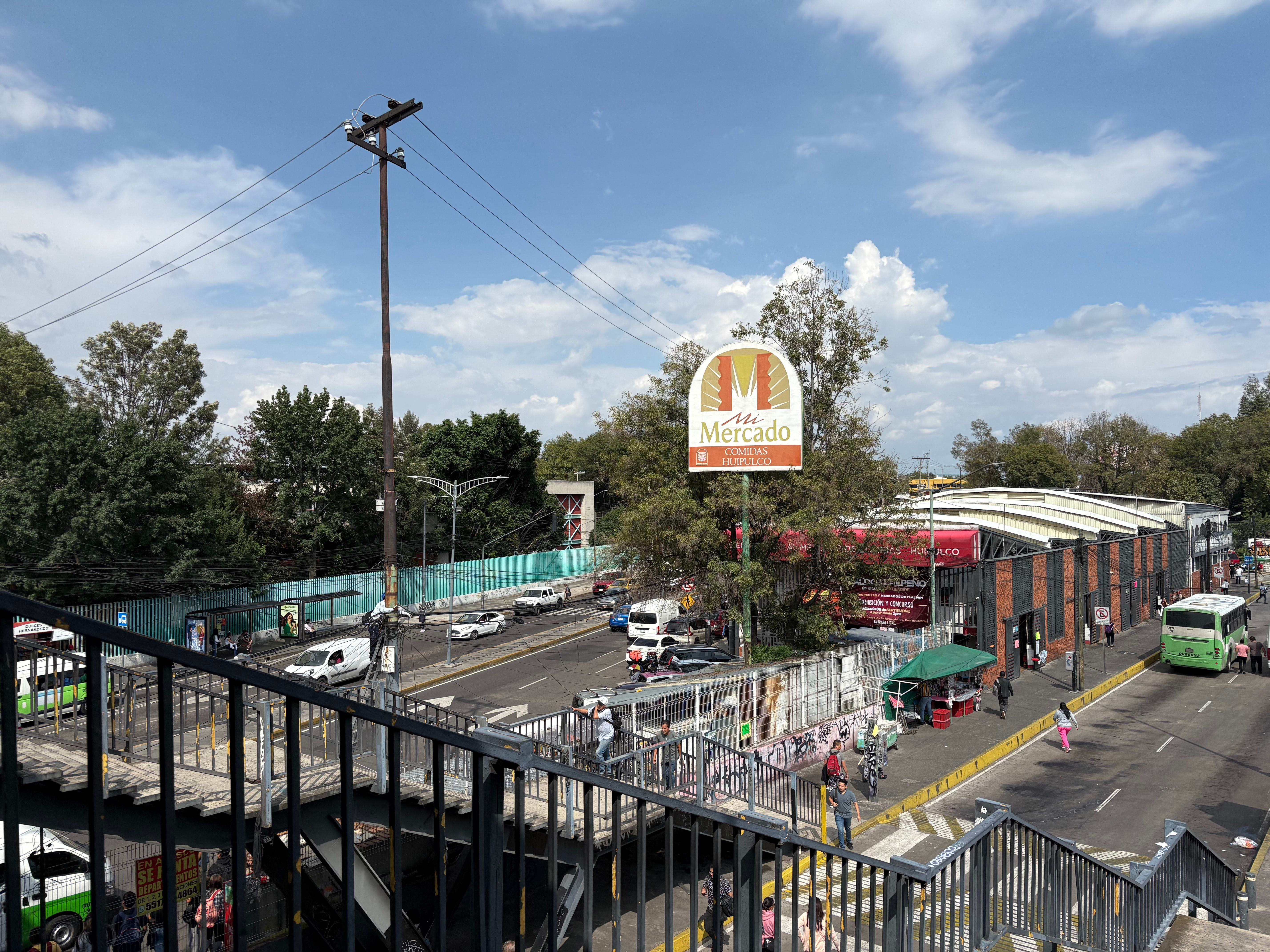 Los puestos que están sobre el puente serán los primeros en ser removidos a finales de octubre.