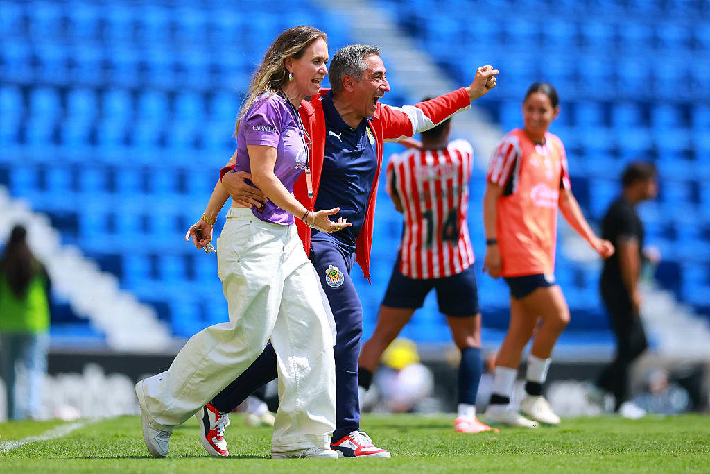 Nelly Simón es la directora deportiva de Chivas femenil.