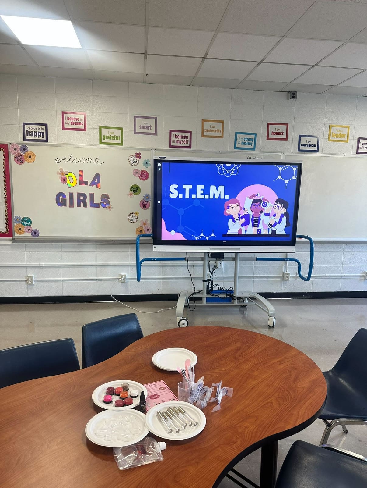 DLA Girls workshop at Detroit Lions Academy