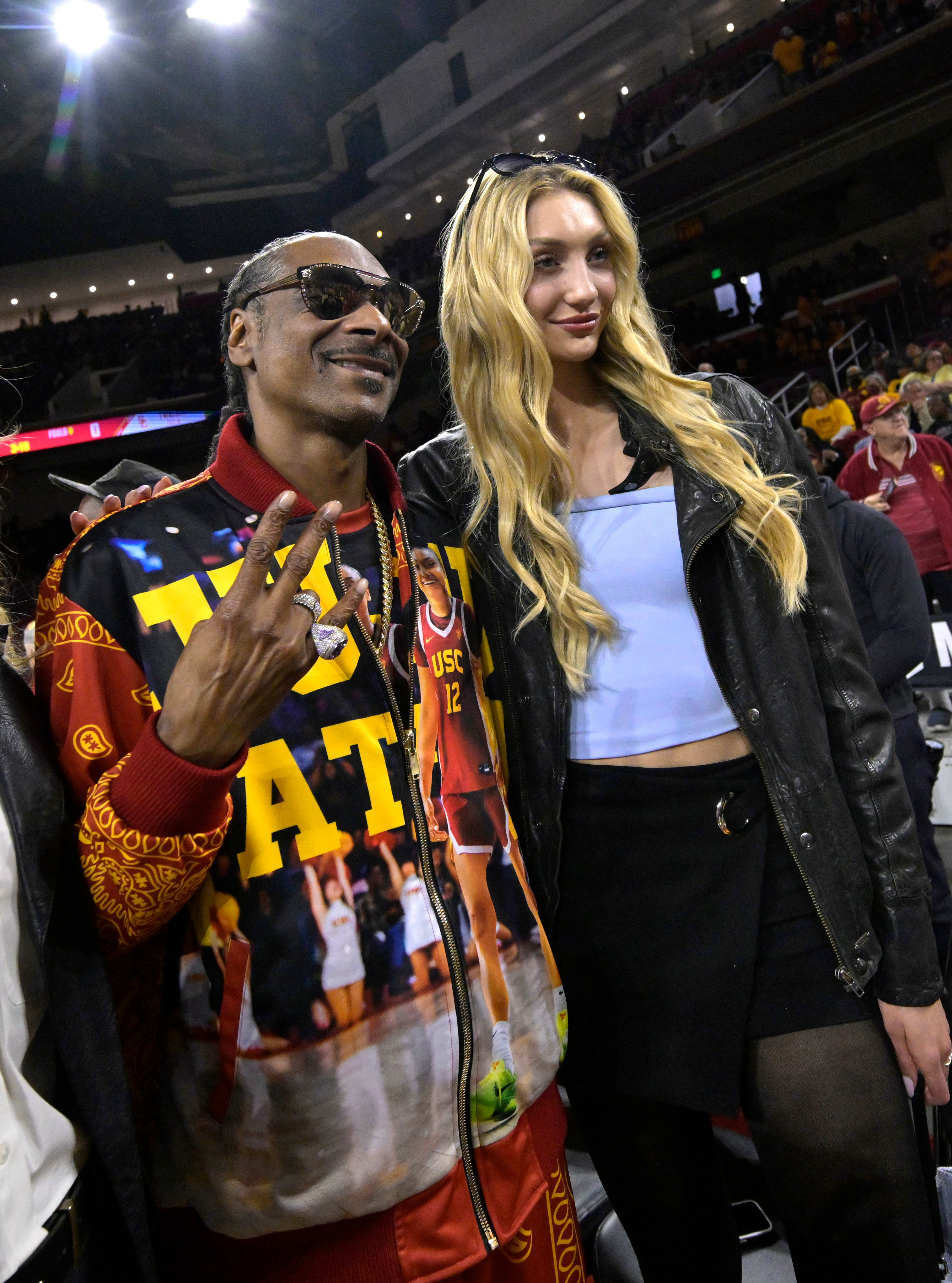 Cameron Brink poses with Snoop Dogg at the game between the Notre Dame Fighting Irish and the USC Trojans.