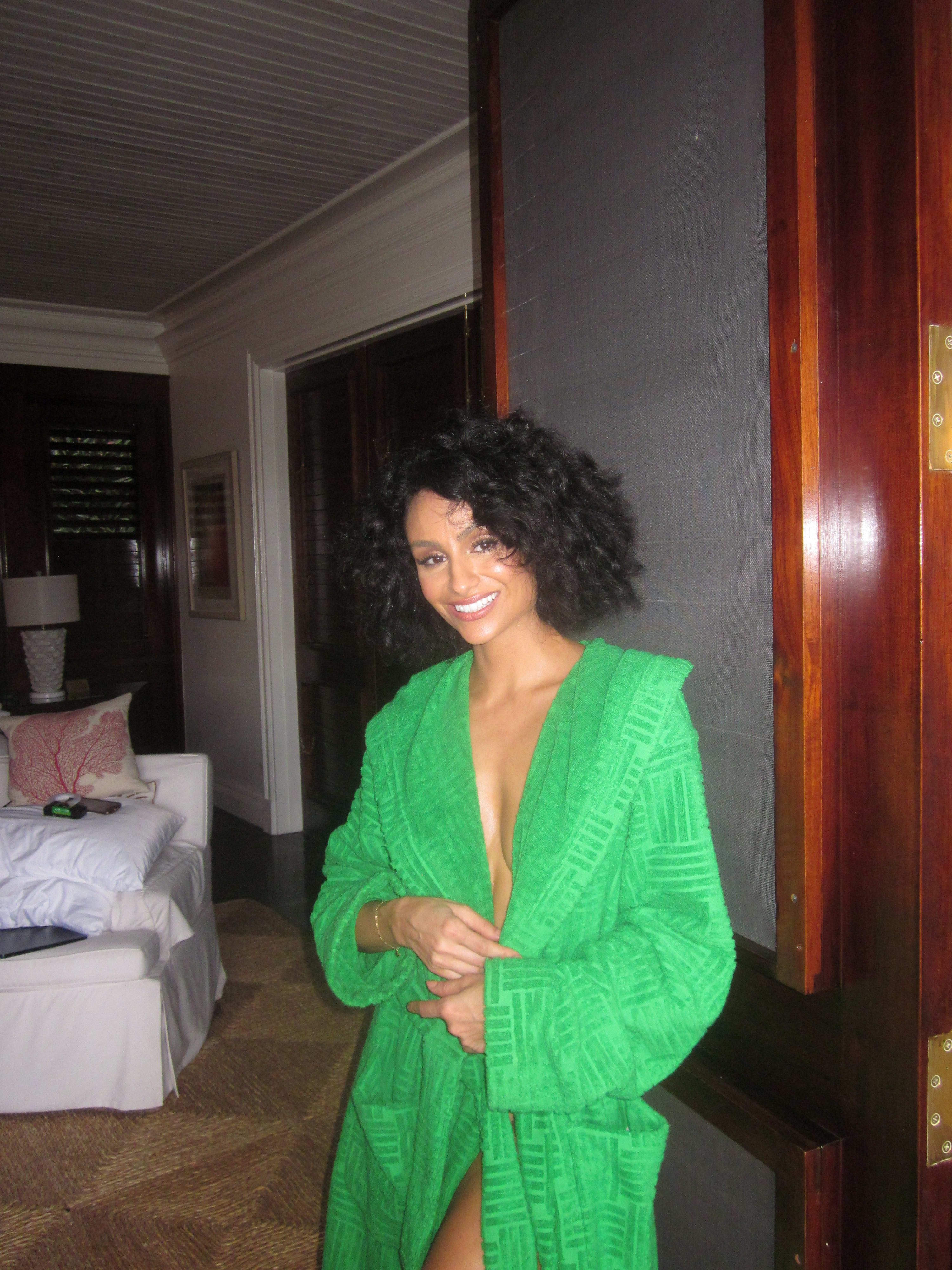 Nazanin Mandi in Jamaica 