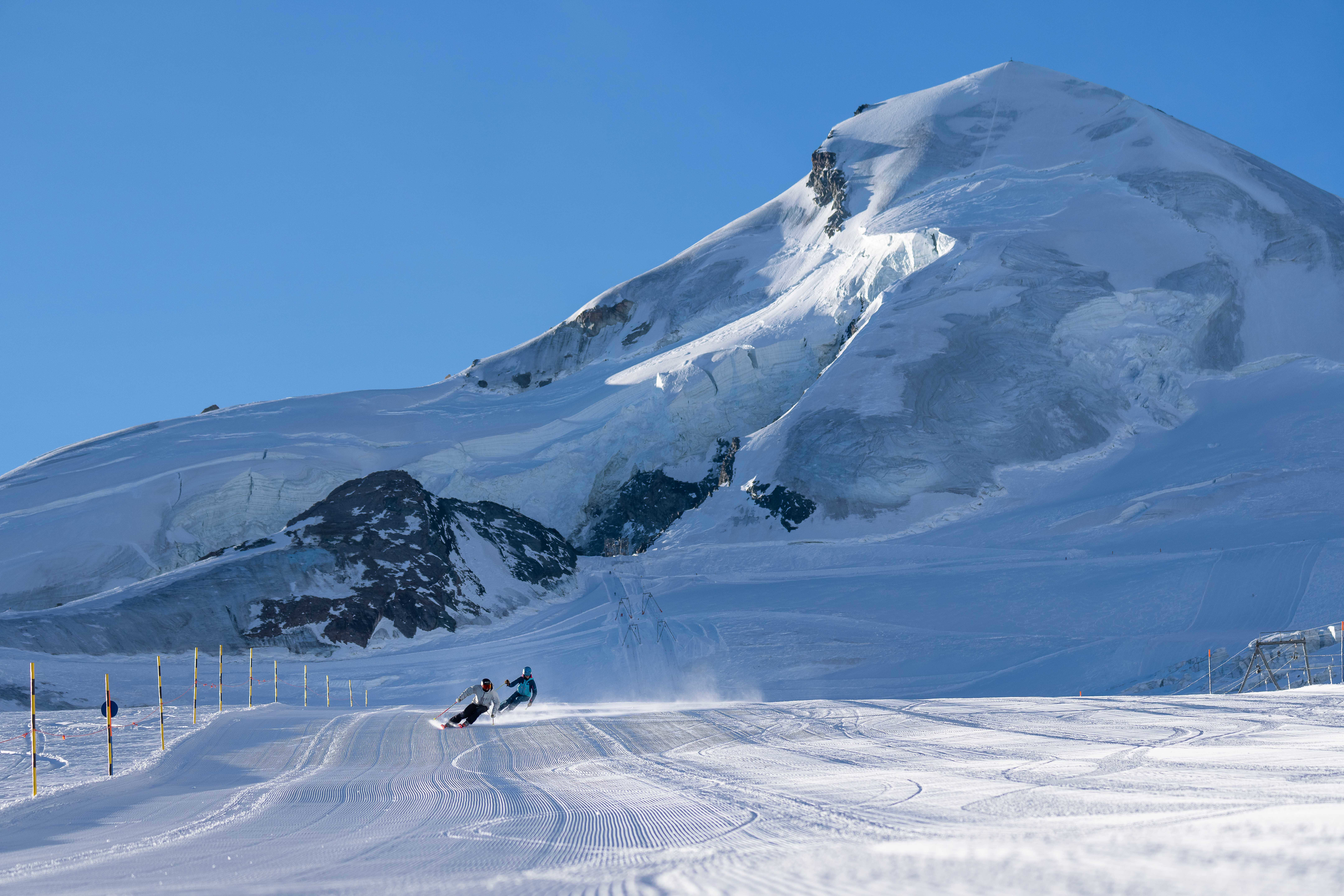 Saas-Fee skiing