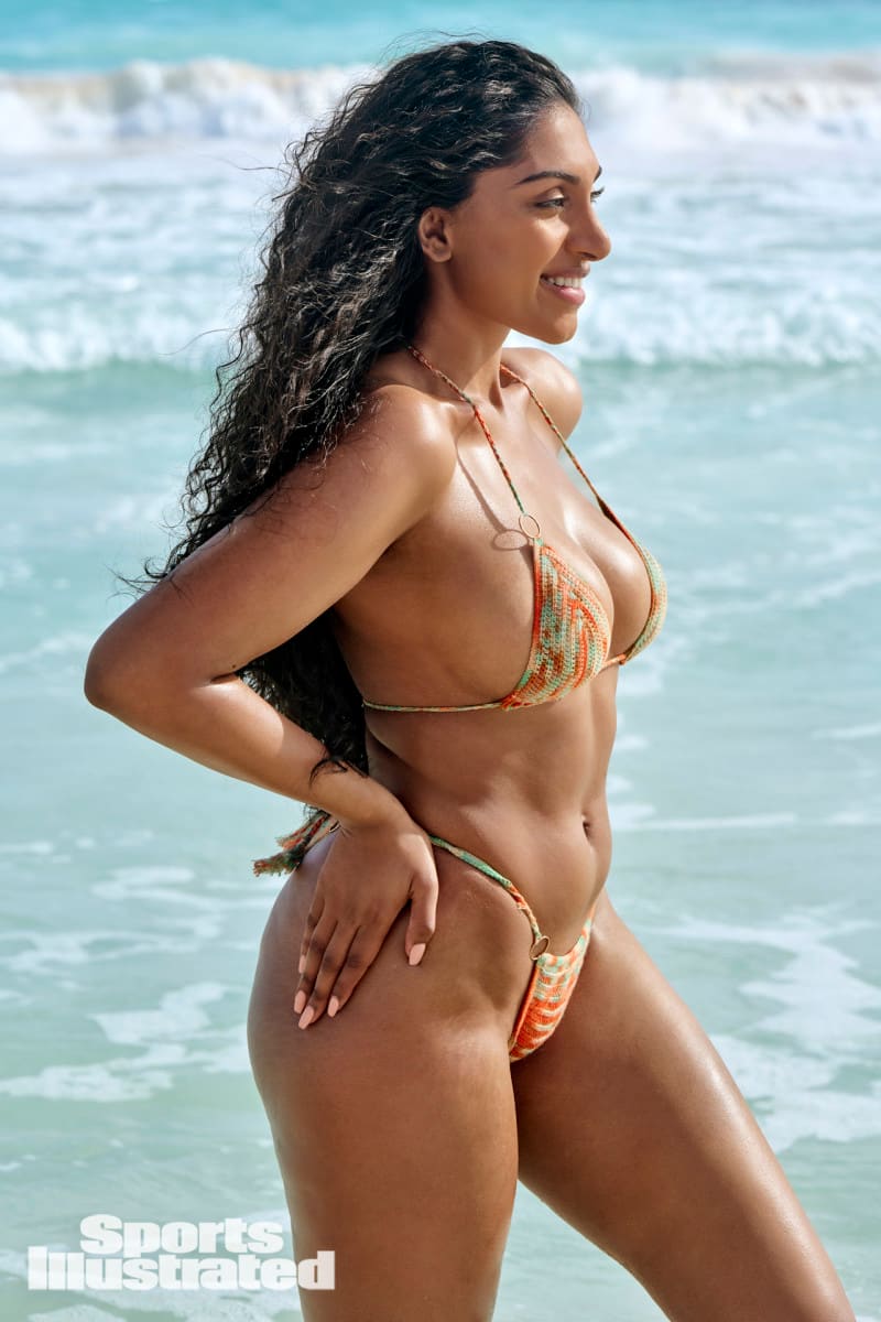 Manju is wearing a multi-colored swimsuit in Dominican Republic.