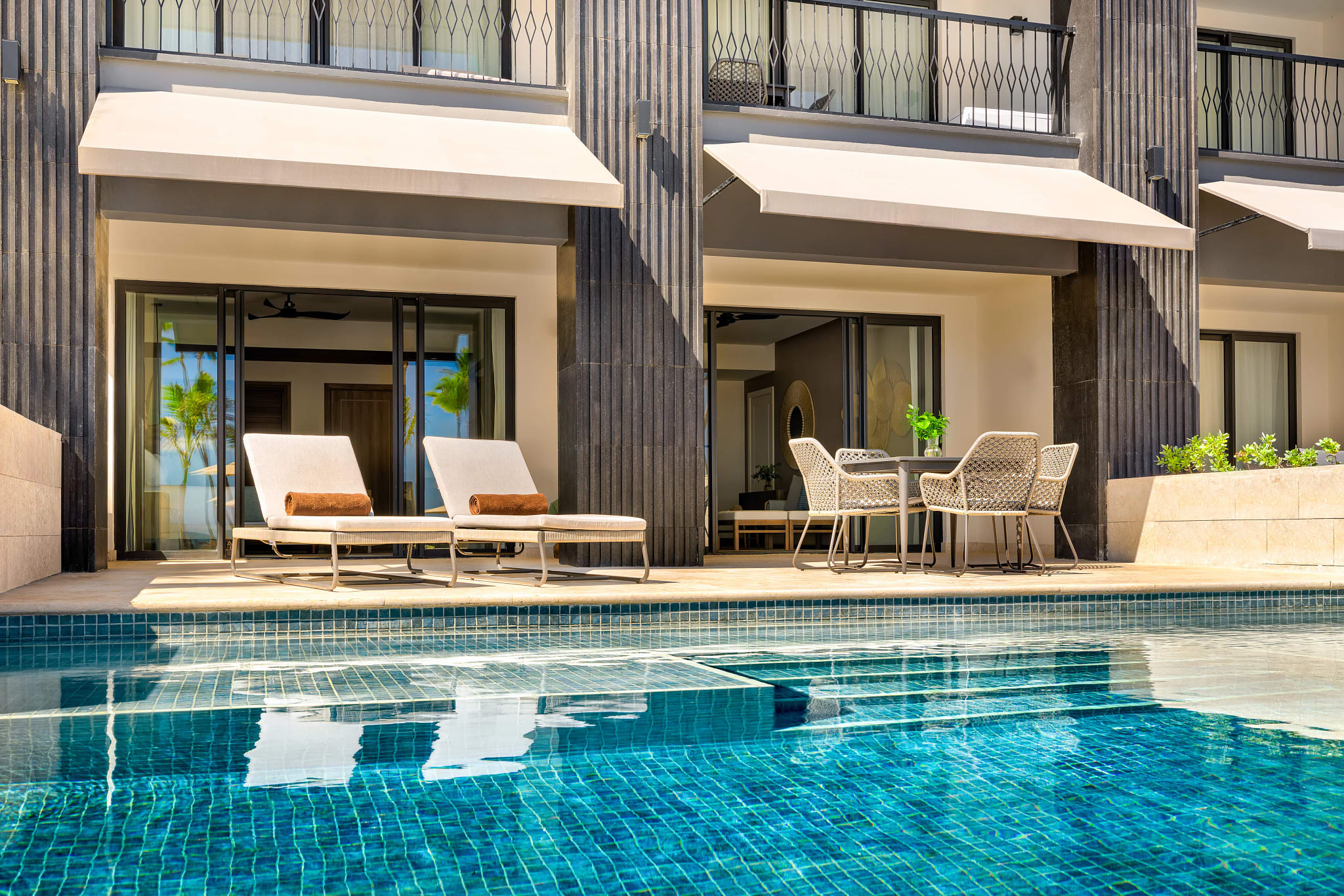 Private swim-out pool
