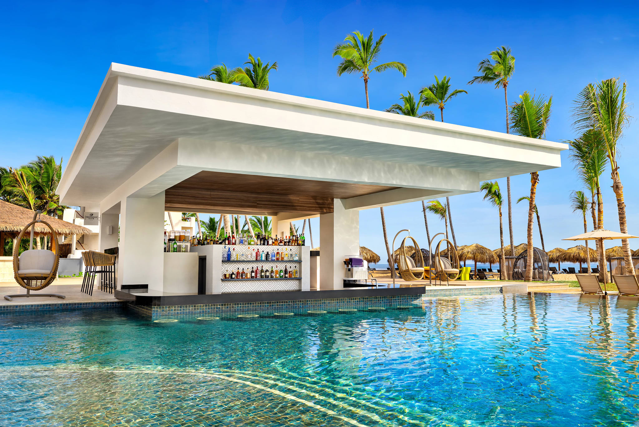 Swim-up bar