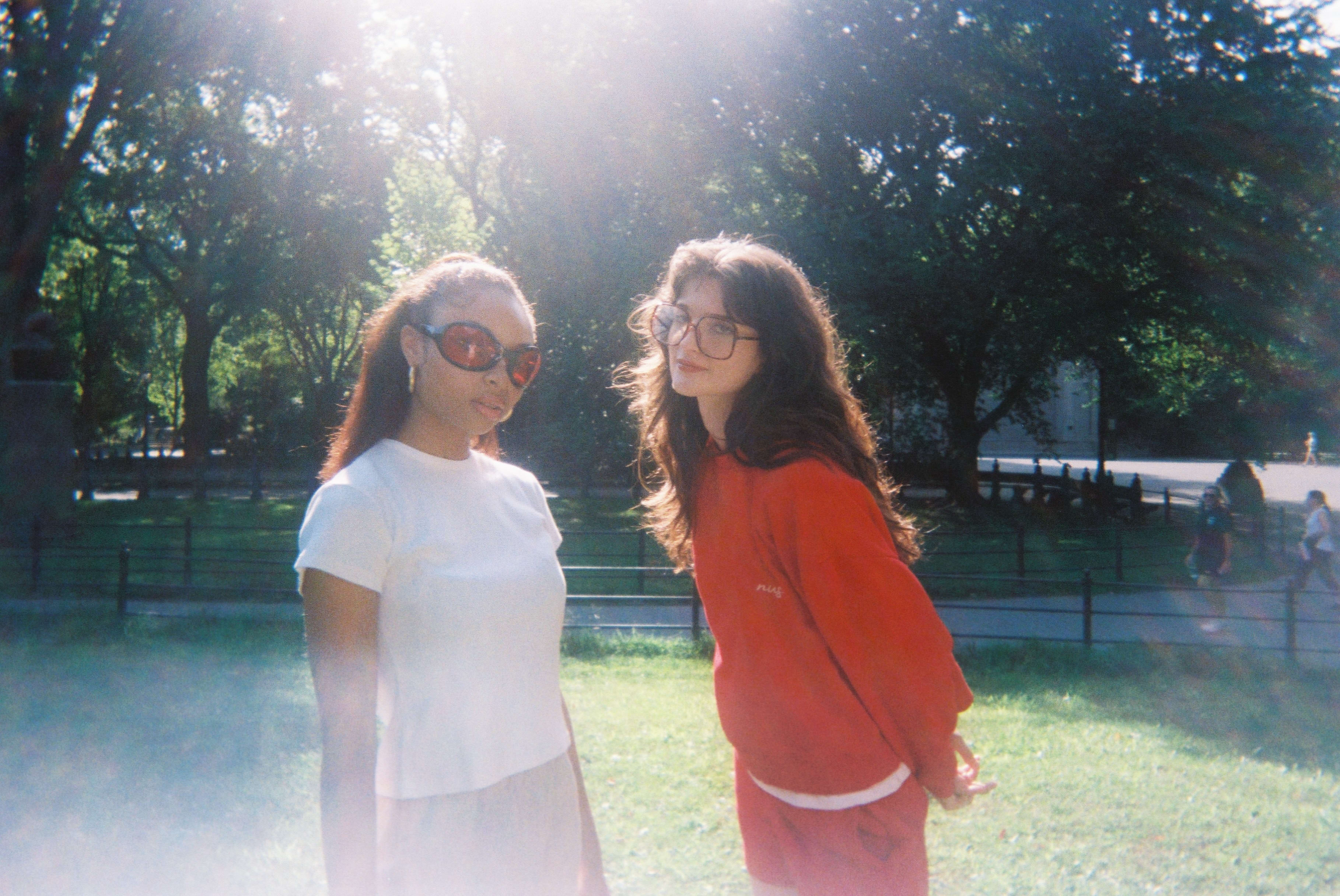 Models in Maison des Nus